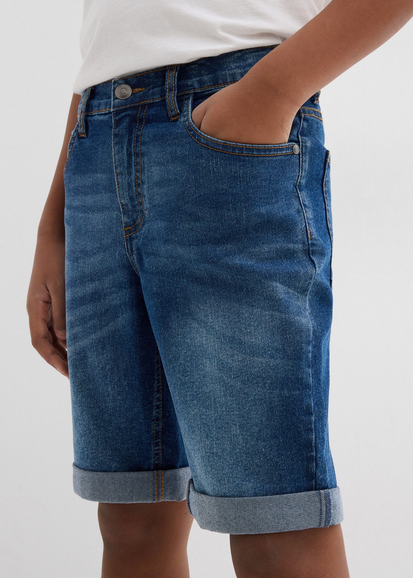 bonprix Bermudas aus Stretch-Material, Slim fit Passform, verstellbarer Taillenbund