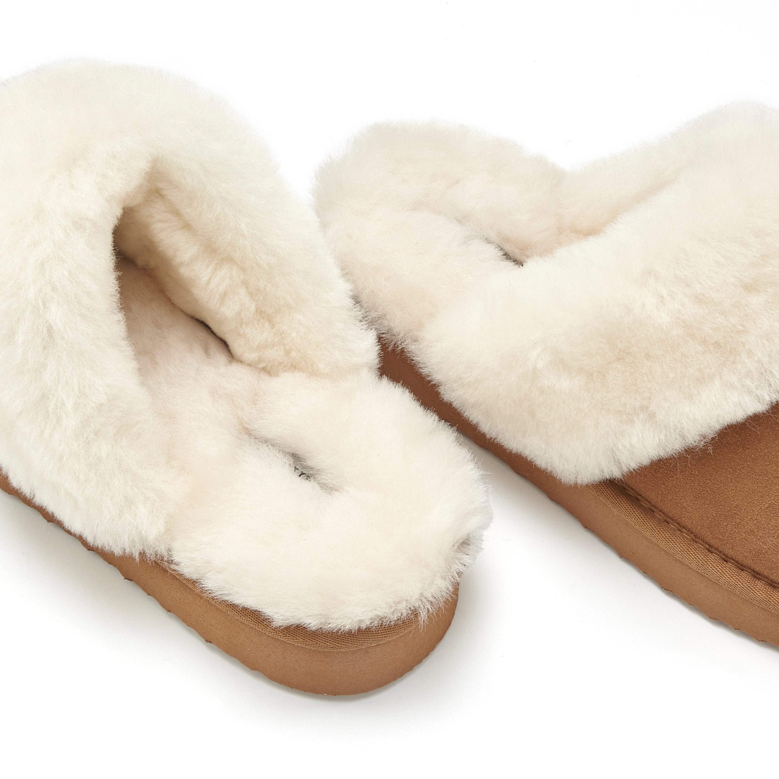 Vivance Dreams by Lascana Pantoffeln, Clogs, Schlappen, Hausschuh, Pantolette mit kuscheligem Lammfell aus Leder
