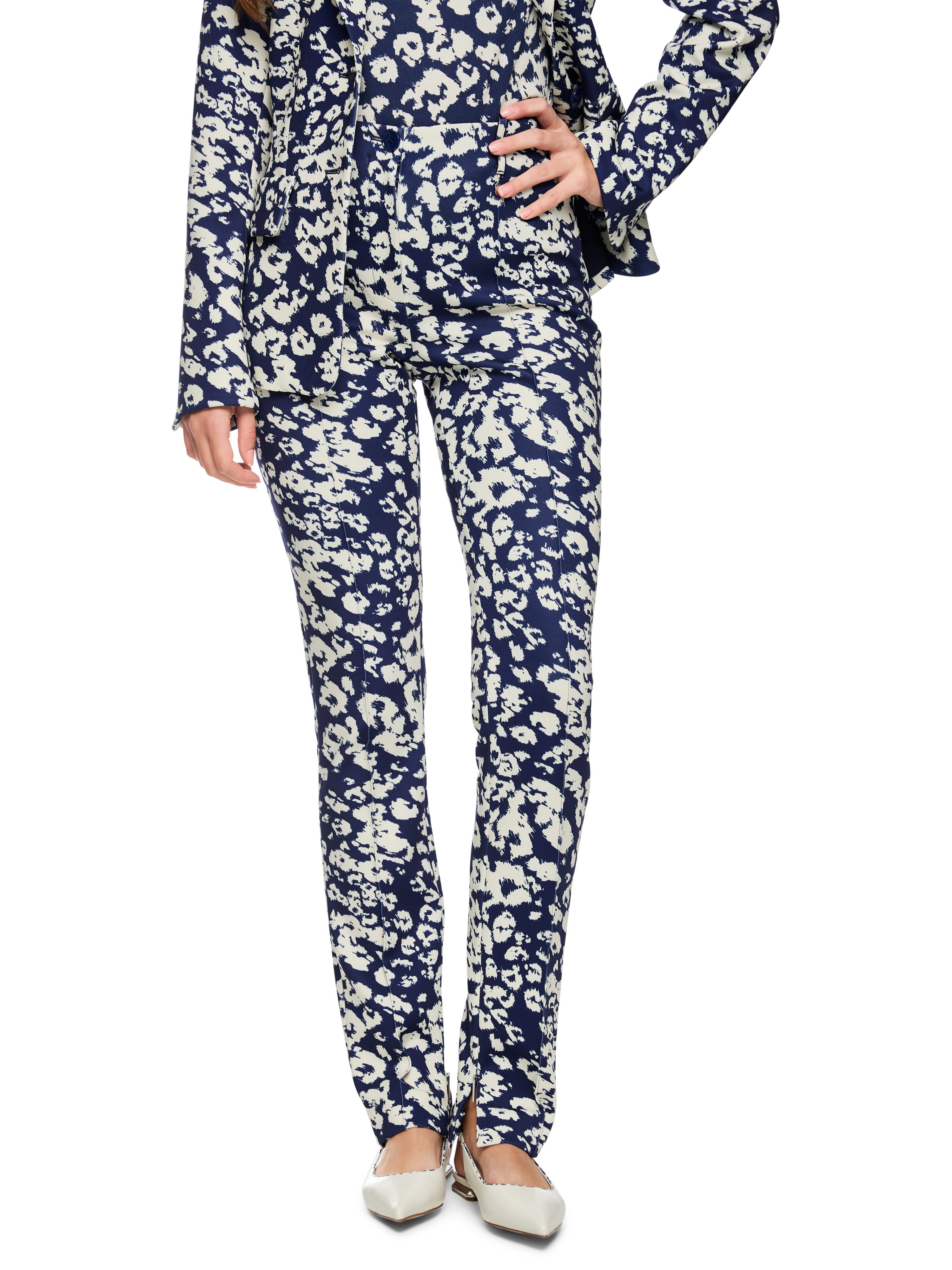Marc Cain Stoffhose Leolicious Premium Damenmode Model: SYDNEY mit Allover Print