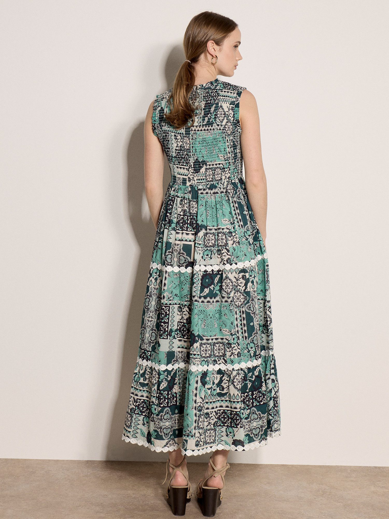 Apricot Maxikleid Druckkleid mit Smokdetails und Rüschen
