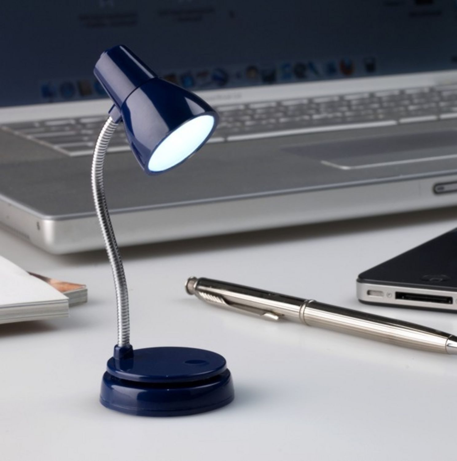 bookchair Vertrieb Lesezeichen Little Lamp Blau – LED-Leselicht