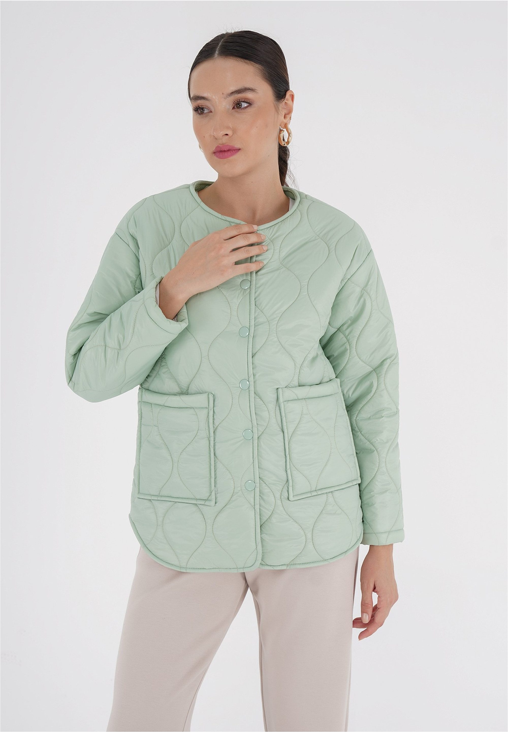 freshlions Steppjacke Amara (1-St) mit praktischen Druckknöpfen günstig online kaufen