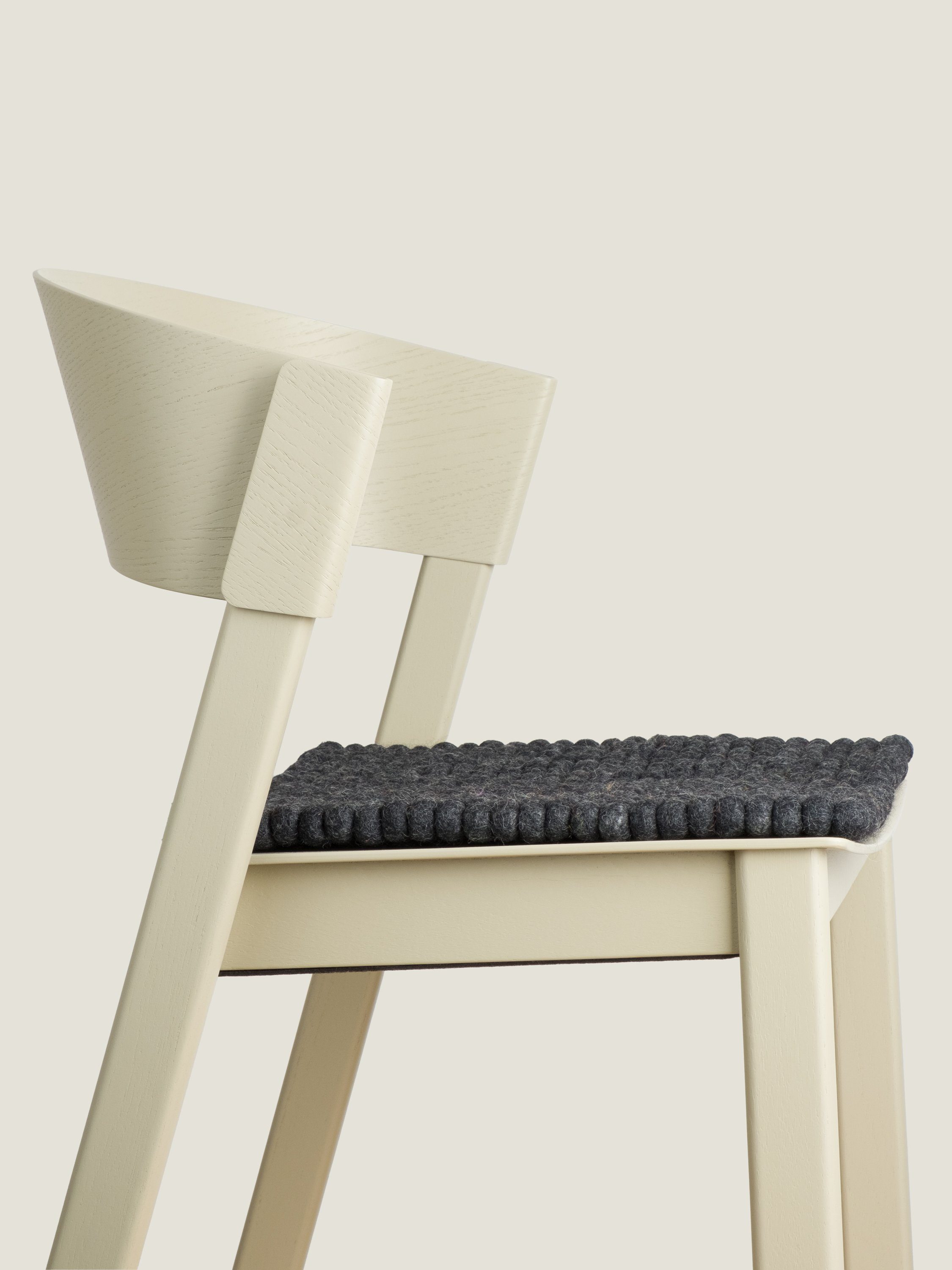 myfelt Stuhlkissen Filzkugel Sitzauflage eckig - 36 x 36 cm, beidseitig verwendbar, 100% Schurwolle