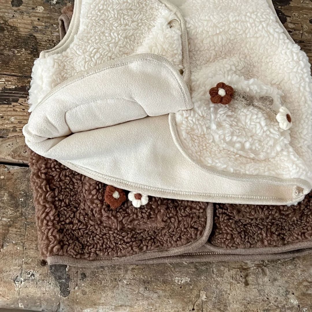 suebidou Plüschweste Süße Teddy Weste Sherpa Weste mit Blumen Applikation unifarben