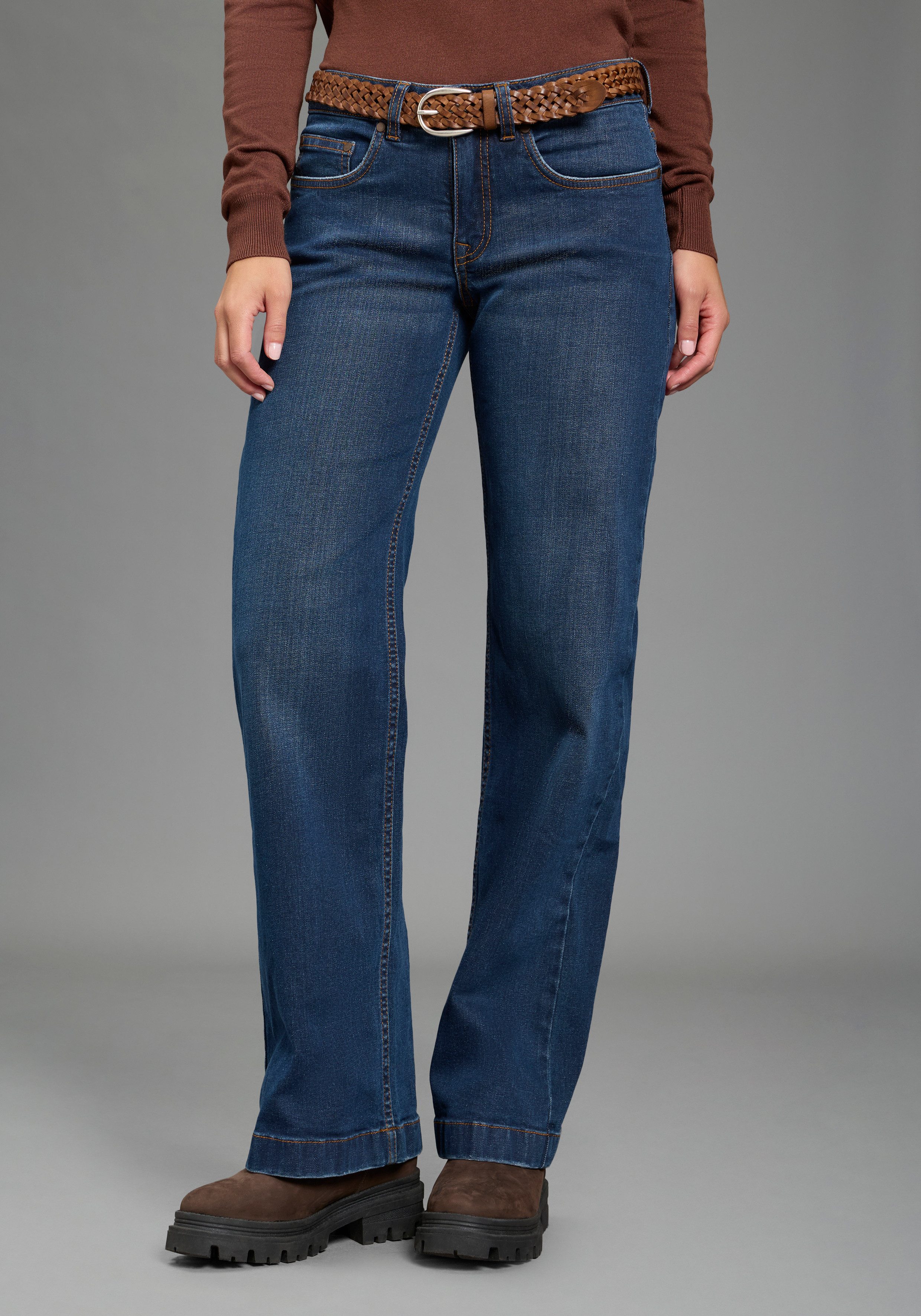 Arizona Weite Jeans mit modischem Beinverlauf mit geradem Beinverlauf, knöchellange Schnittform, normale Leibhöhe. € 49,99, (€ 49,99 pro 1 Stk).