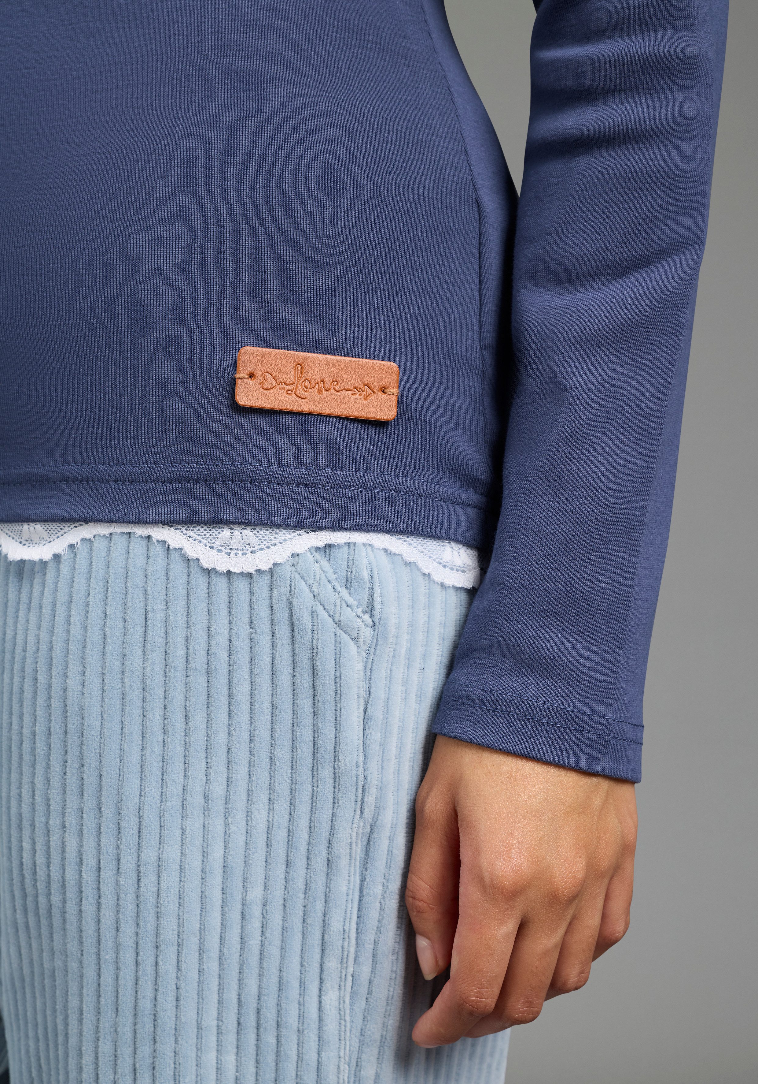 KangaROOS 2-in-1-Langarmshirt mit herzförmigem Ausschnitt, schmale Passform, hüftlange Schnittform