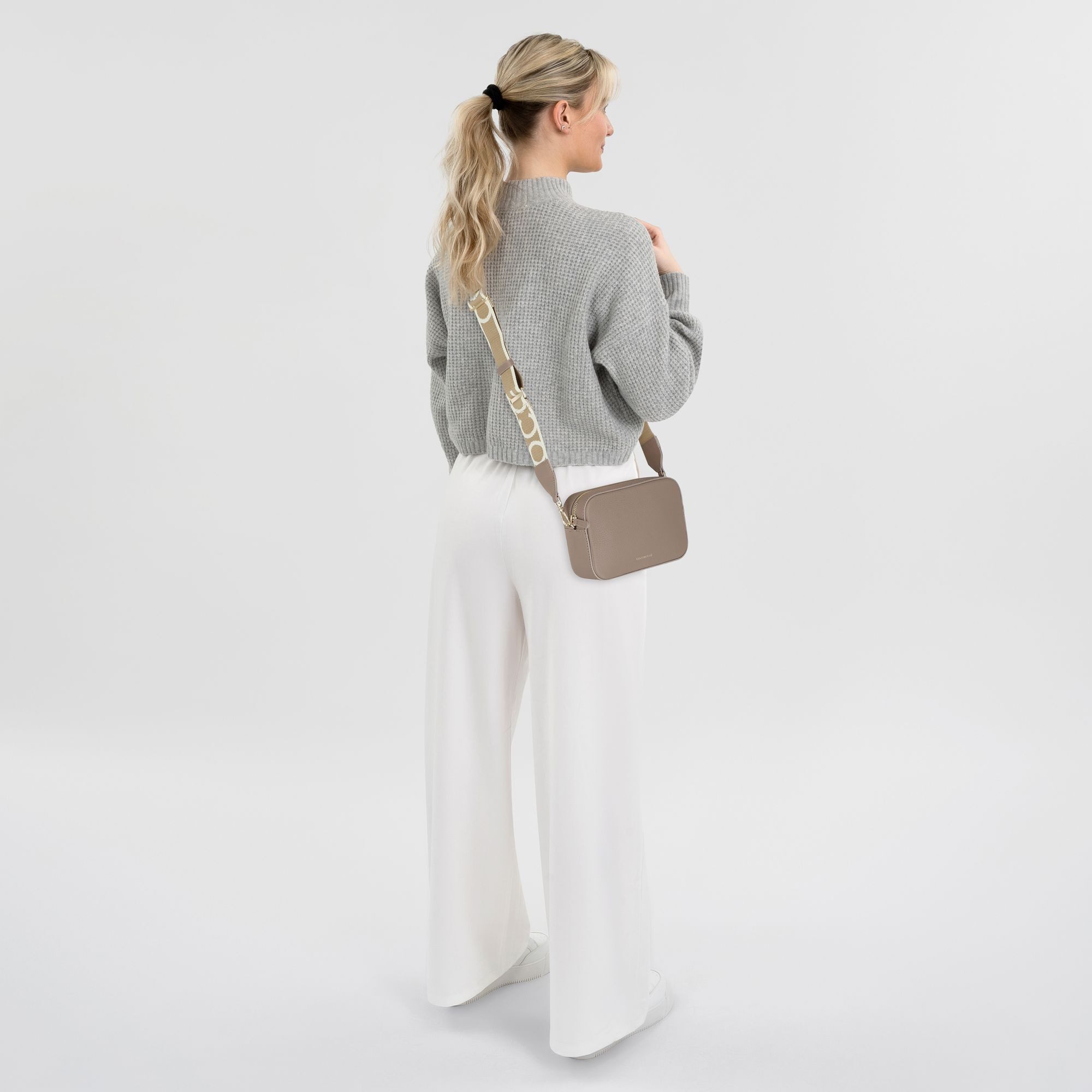 COCCINELLE Umhängetasche Tebe, Leder günstig online kaufen