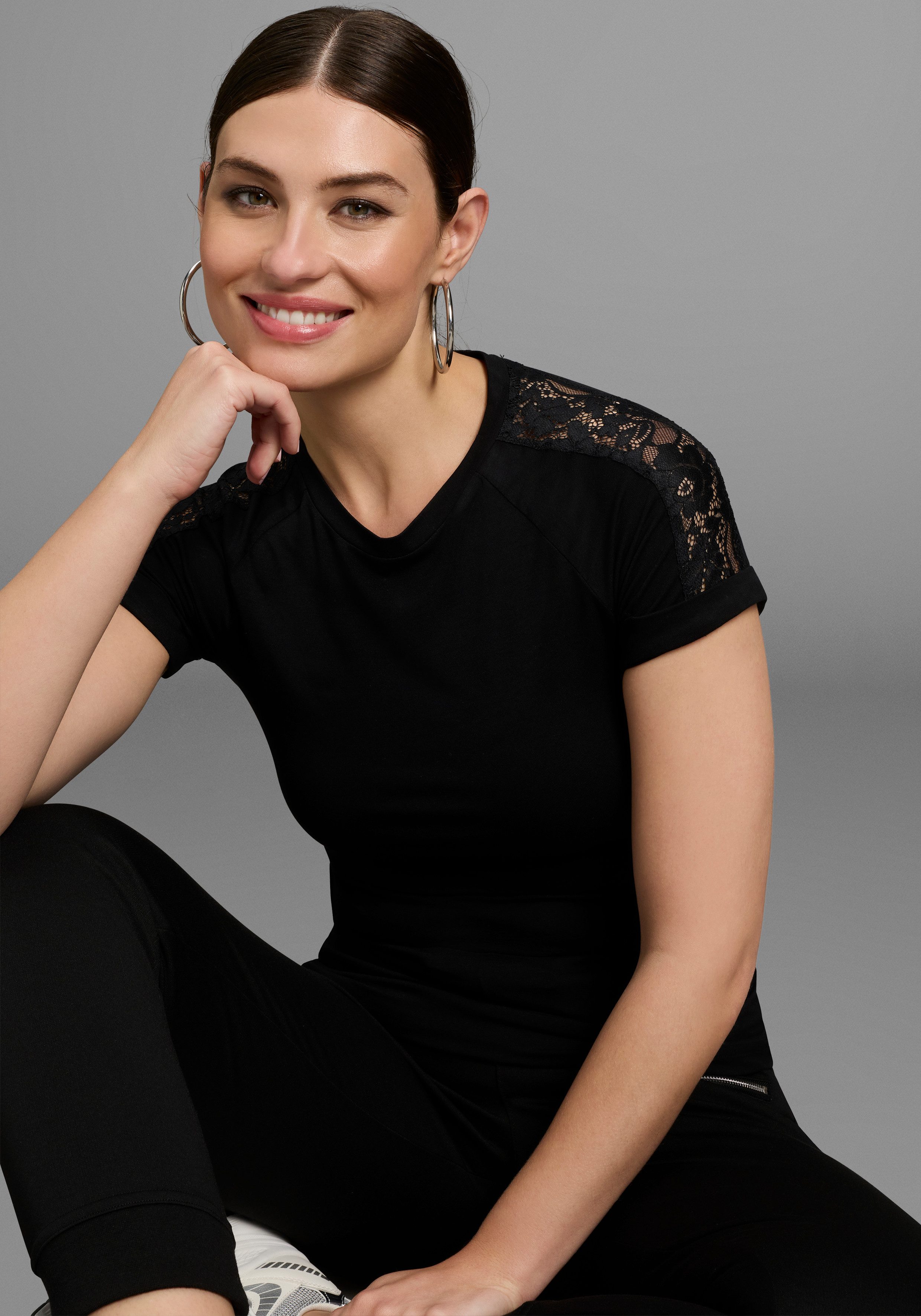 Bruno Banani T-Shirt mit Spitzen-Einsatz im Raglan-Ärmel - NEUE KOLLEKTION günstig online kaufen