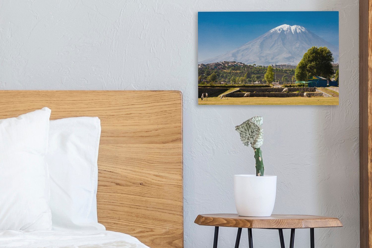 Stadtbild Leinwandbild im cm Der Wandbild Aufhängefertig, dem Misti mit Vordergrund, großen Vulkan von 30x20 Arequipa (1 OneMillionCanvasses® Leinwandbilder, Wanddeko, St),