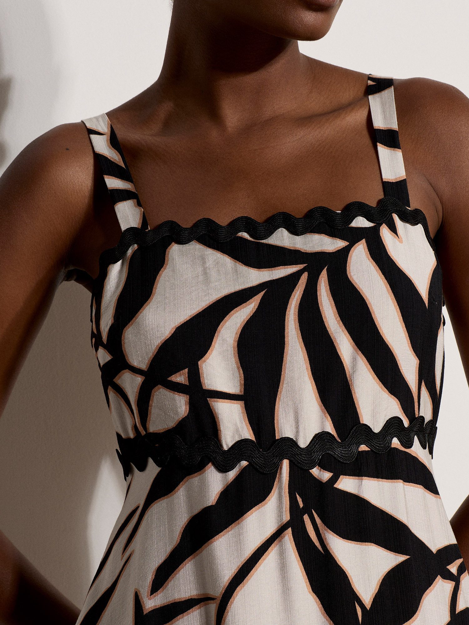 Apricot Maxikleid Langes, gemustertes Kleid mit Smockdetails