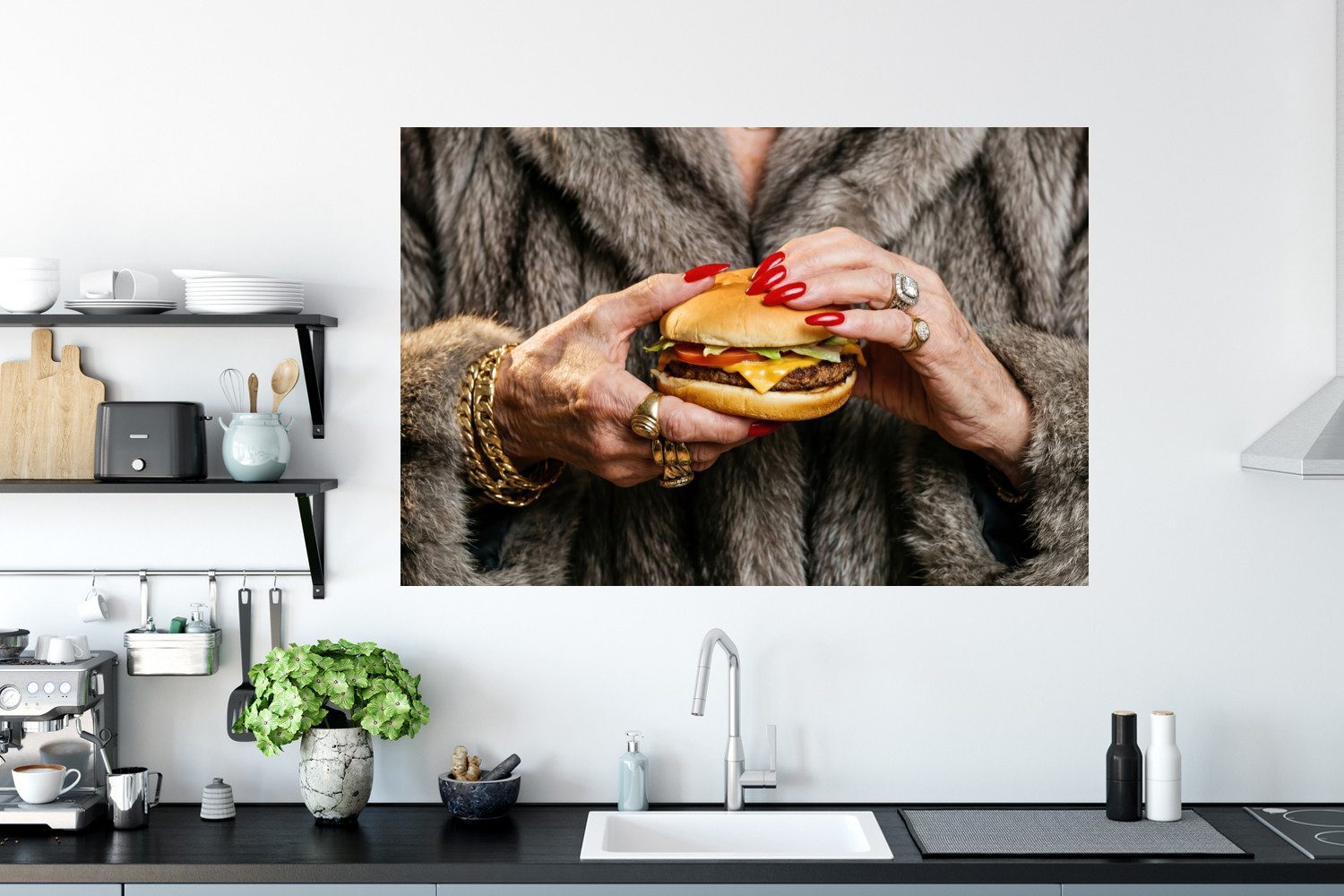 MuchoWow Wandsticker Frau - Hamburger - Pelzmantel (1 St), Wanddeko, Aufkleber, Wandtattoo, 120x80 cm