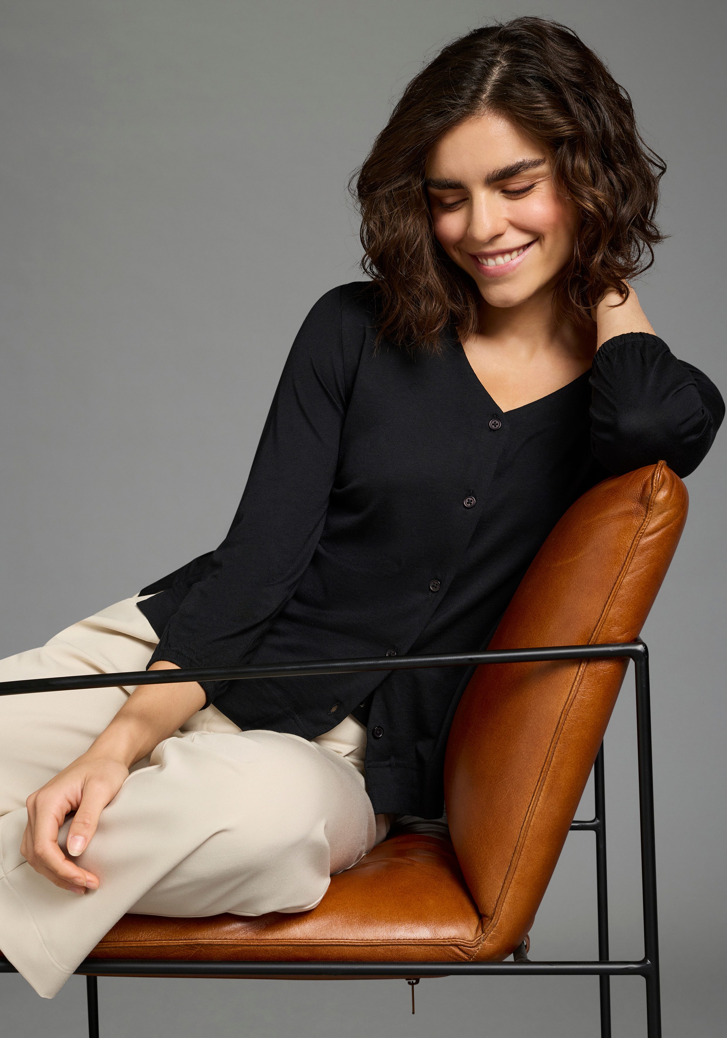 Laura Scott 3/4-Arm-Shirt Basic-Stil, mit V-Ausschnitt und durchgehender Knopfleiste