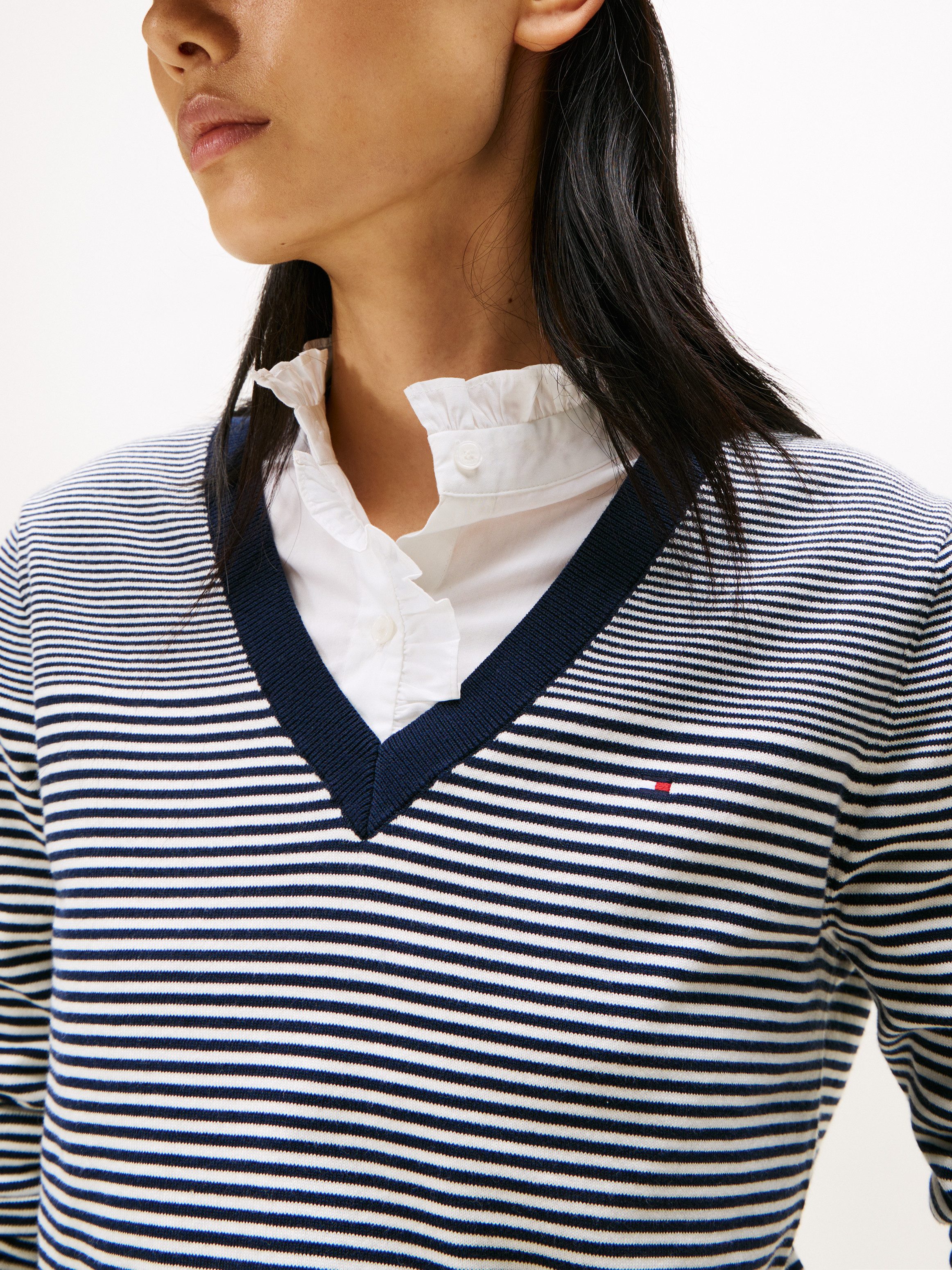 Tommy Hilfiger V-Ausschnitt-Pullover mit Logo-Stickerei günstig online kaufen