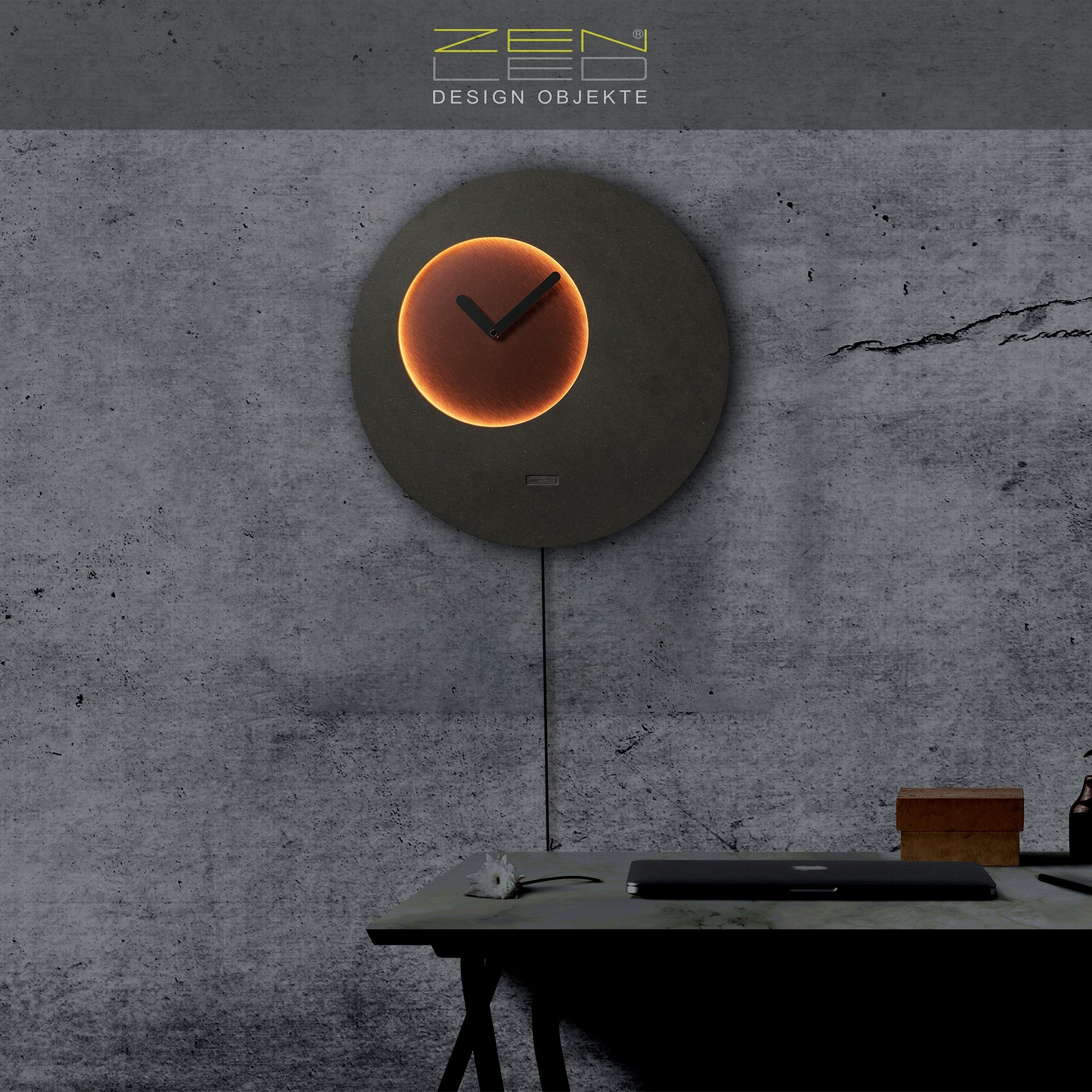 ZENLED Wanduhr LUNA über Holz Deko RUND Design Mond - (ausgeleuchtet Ø40cm mit Fernbedienung) Kupfer-Optik LEDs warm-weiss Wandobjekt steuerbaren 3D-Lichteffekt ALU mit