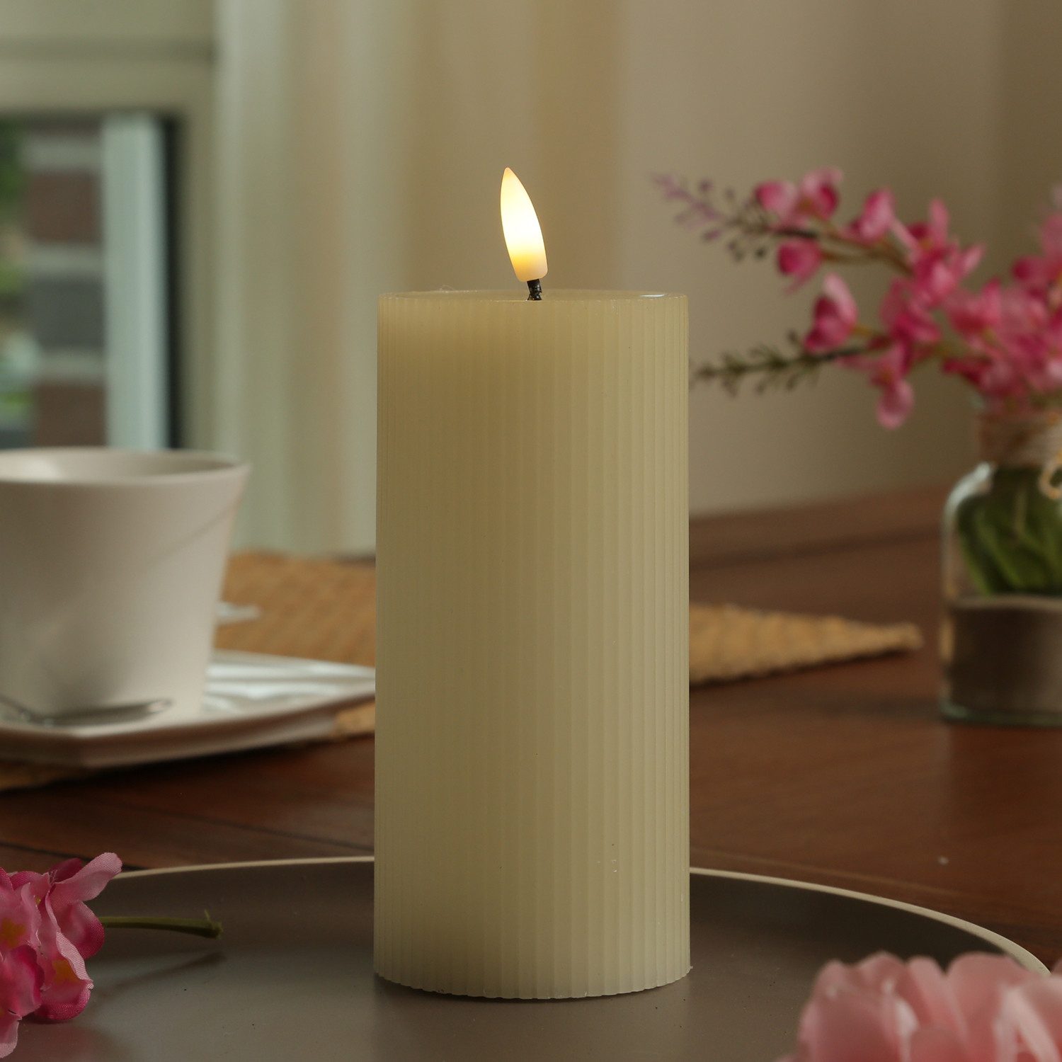MARELIDA LED-Kerze Liv Echtwachs gerillt mit Rillen flackernd H: 18cm Timer creme, LED Classic, warmweiß (2100K bis 3000K)