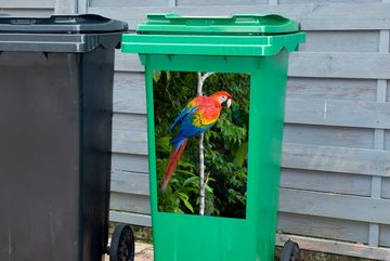 MuchoWow Wandsticker Bunter Papagei in den Wäldern des Manu-Nationalparks in Peru (1 St), Mülleimer-aufkleber, Mülltonne, Sticker, Container, Abfalbehälter