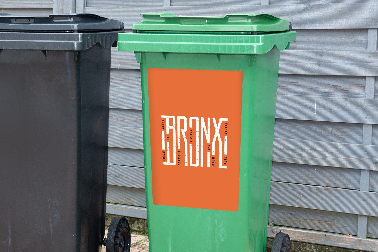 MuchoWow Wandsticker Illustration "Bronx" Mülltonne, Abfalbehälter orangefarbenem Hintergrund Container, vor (1 St), Mülleimer-aufkleber, Sticker