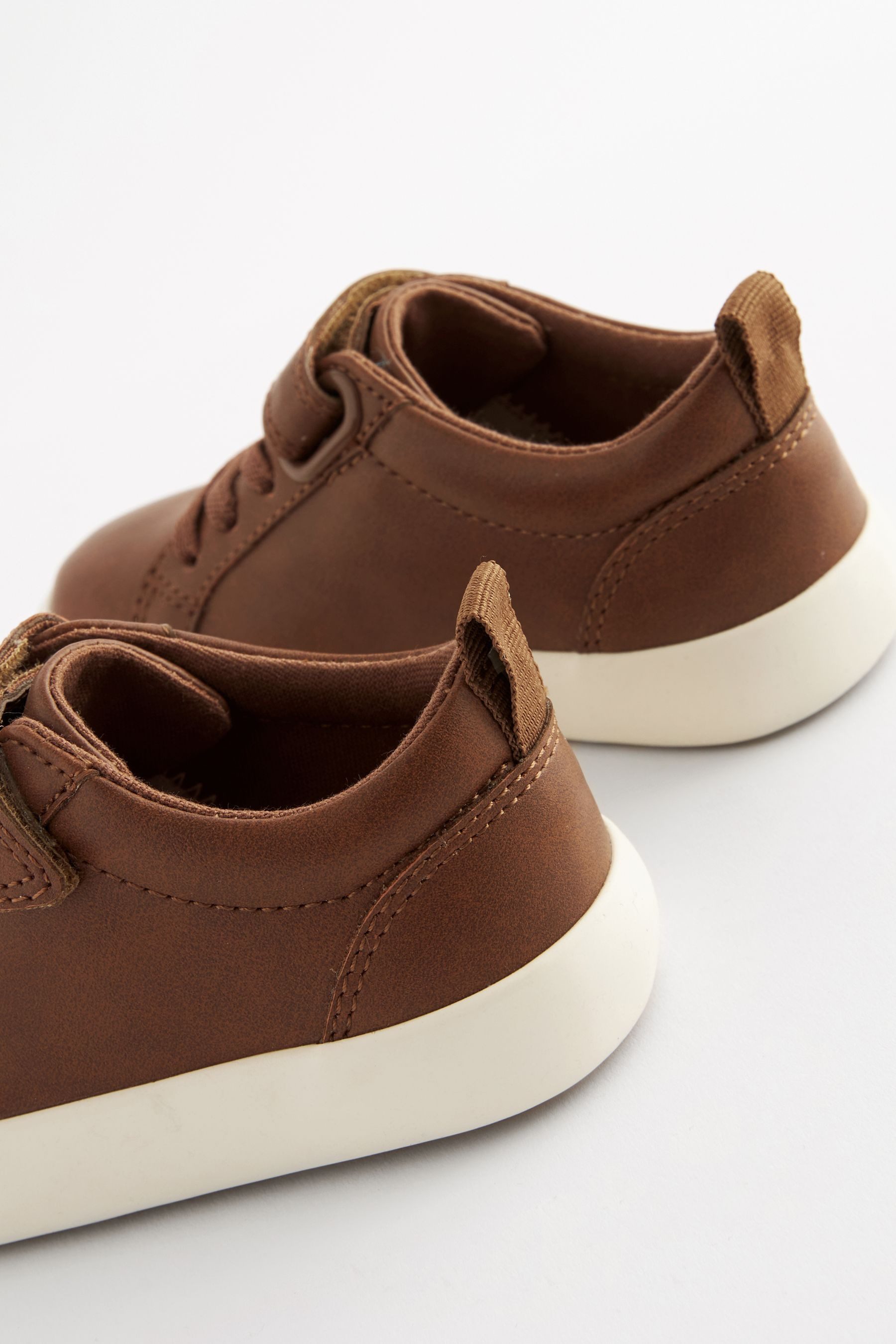 Next Schnürschuhe mit Klettverschluss, weite Passform Sneaker (1-tlg)