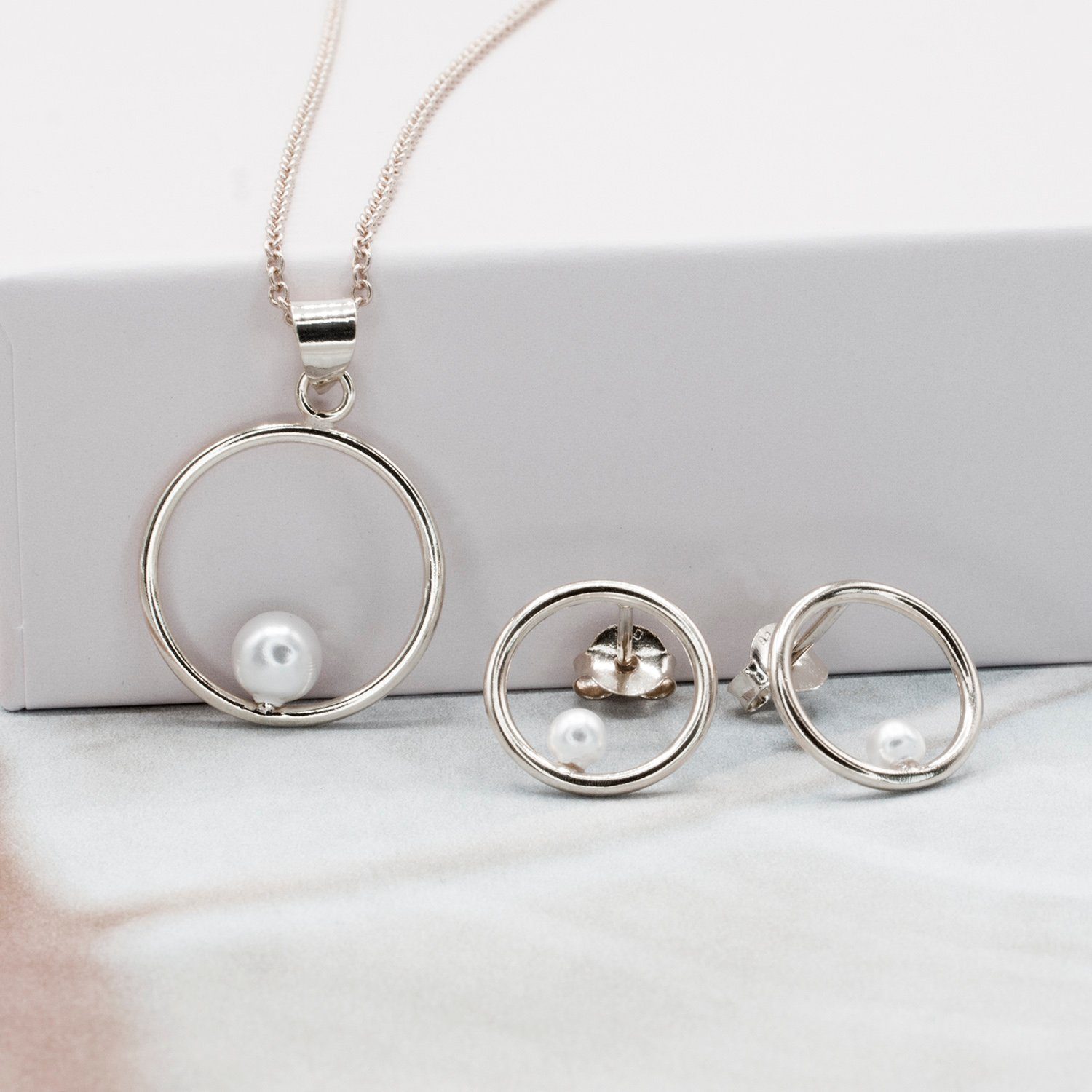 Impala Ohrring und Ketten Set Set Circle... Impala Ohrring und Ketten Set Set Circle...