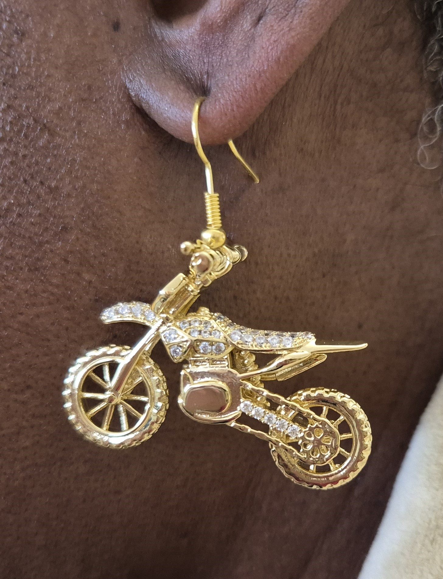 Einkaufszauber Ohrhänger-Set Ohrringe Motorrad Goldenes Bike - Edelstahl vergoldet -, Dreidimenional geformtes Motorrad mit Strasssteinen verziert