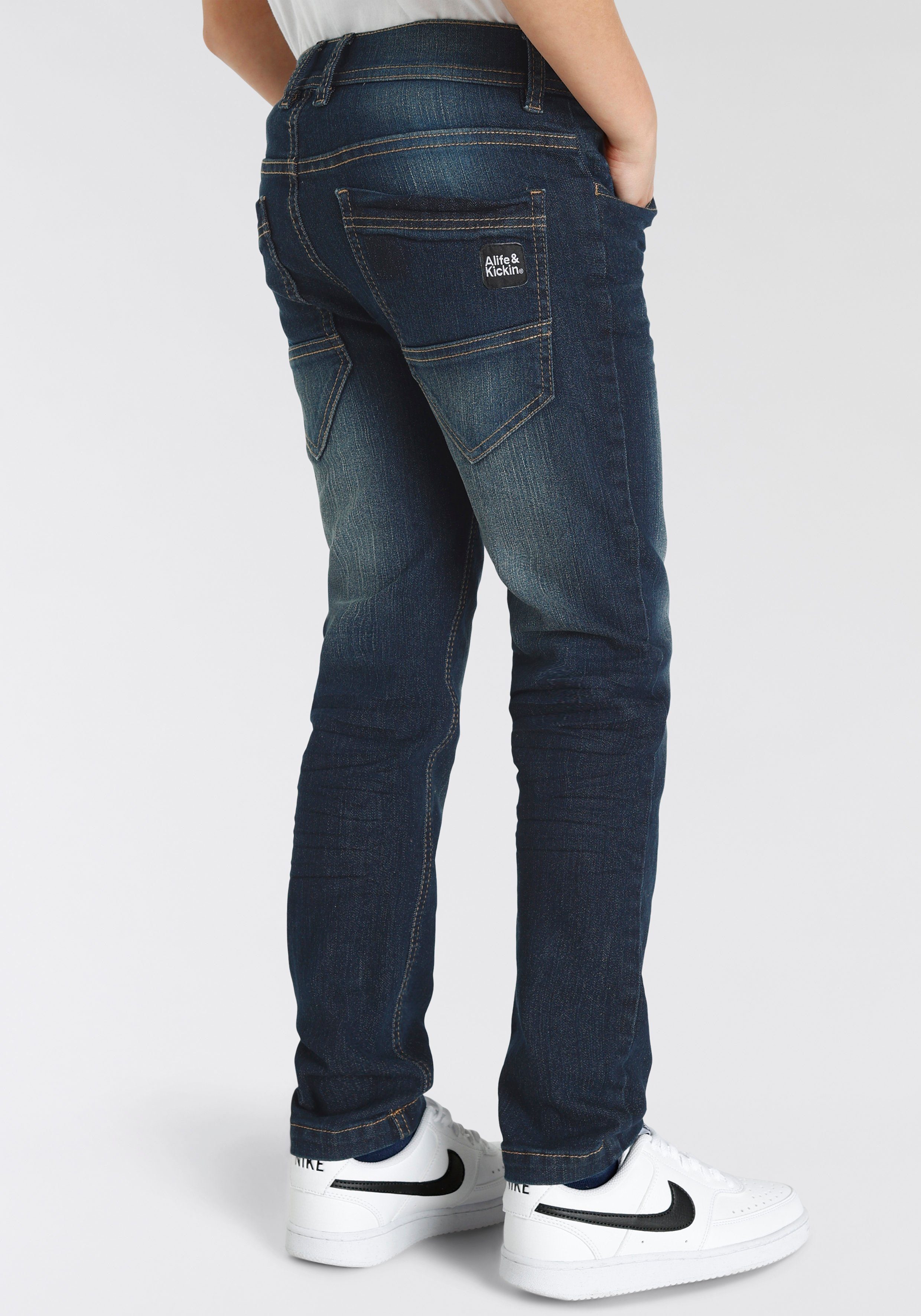 & Kickin mit Straight-Jeans für Hosenbund, schmale Logo-Print Jungen im Alife Form