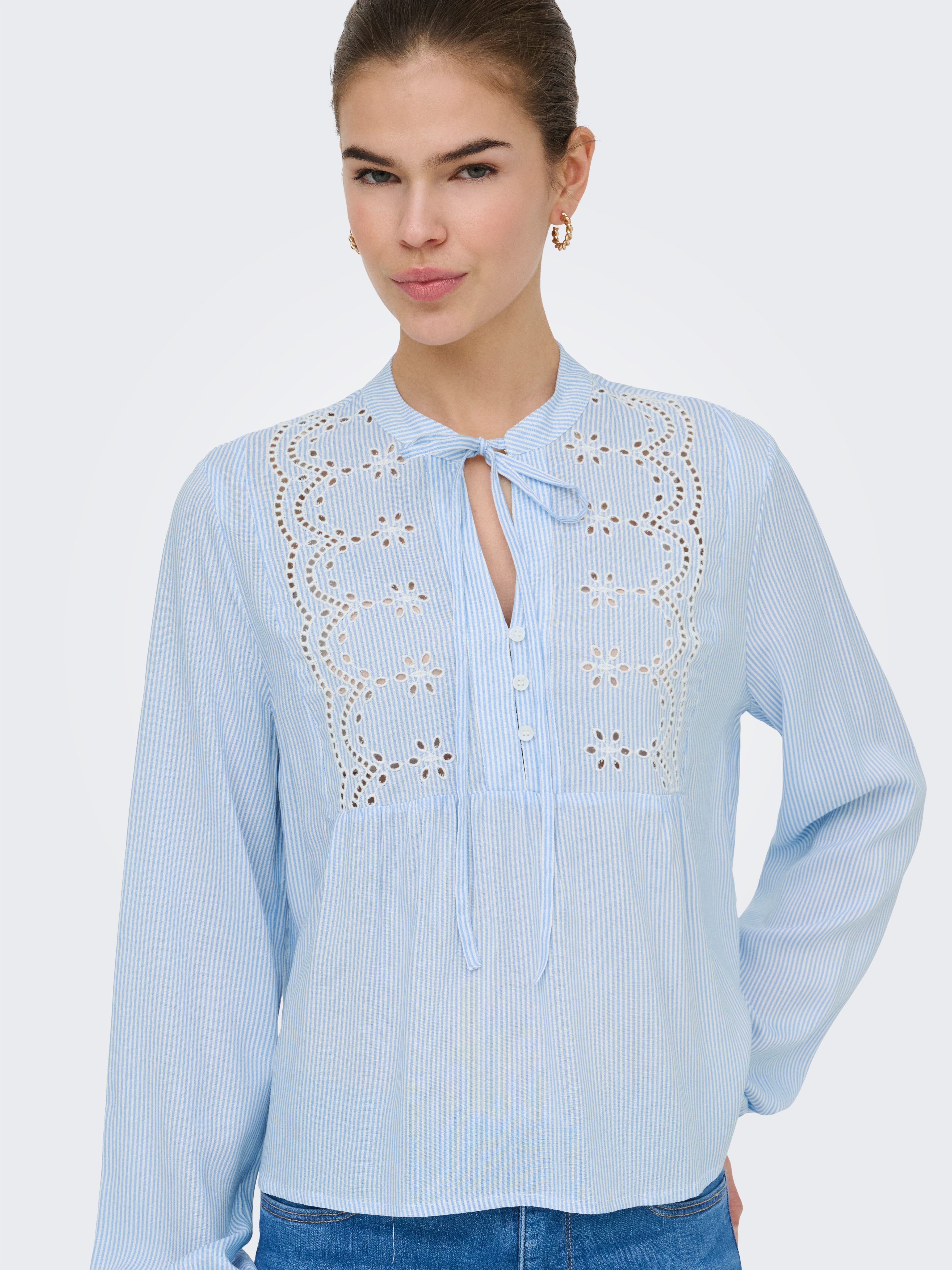ONLY Langarmbluse ONLLENNYO LS EMBROID V-NECK TOP NOOS WVN