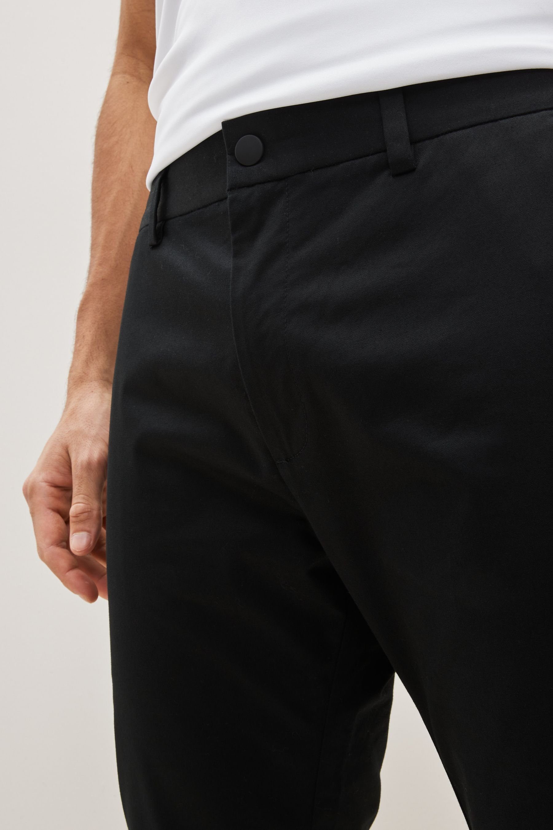 Next Chinohose Wasserabweisende Slim Fit Golf Stretch-Chinohose (1-tlg)