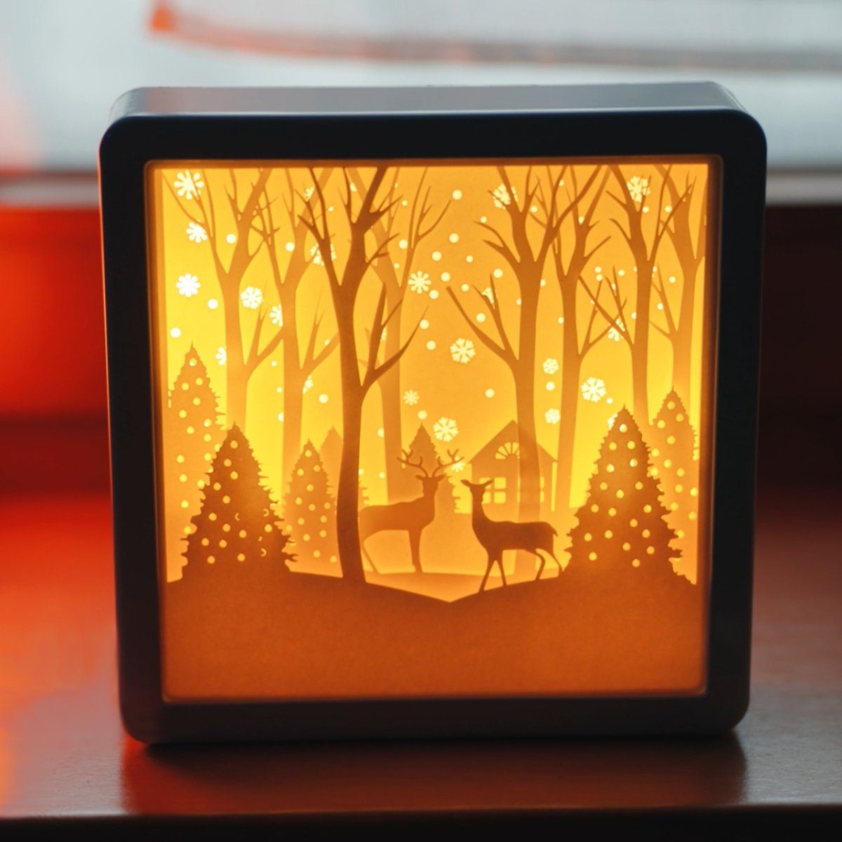 CiM LED Lichtbox 3D Papercut SQUARE- Snowy Woodland, LED fest integriert, Warmweiß, 16x5x16cm, Shadowbox, Wohnaccessoire, Nachtlicht, kabellose Dekoration