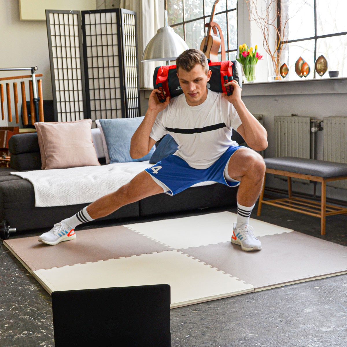 eyepower Fitnessmatte für Zuhause - 3,24m² Trainingsmatte mit Rand - 4 Große Home Gym Matten (4-St), 90x90x2,5 cm Sport Bodenschutzmatte - Gymnastik Turnmatte Puzzlematte