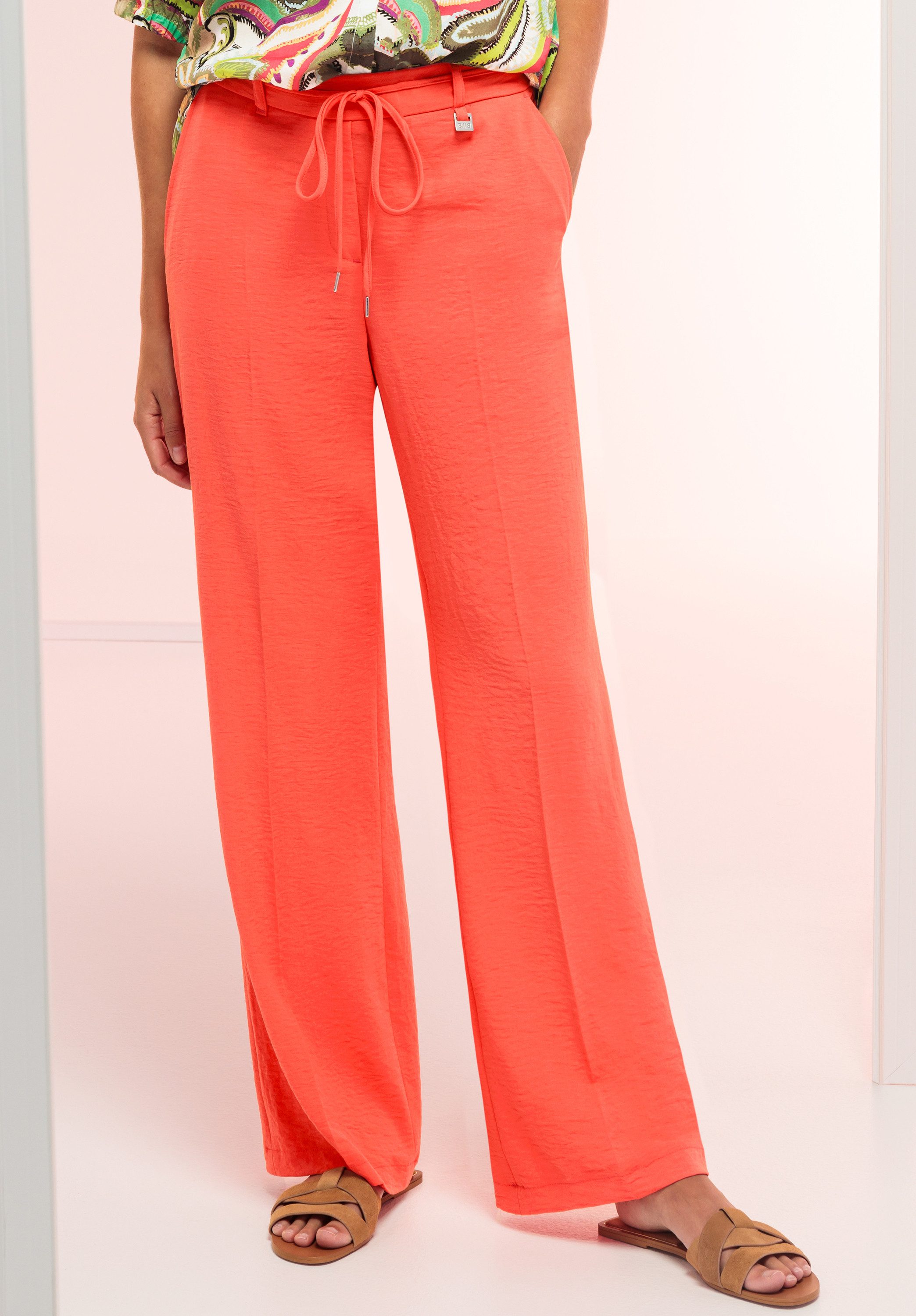 bianca Schlupfhose PARIGI im angesagten cleanen Look in lässiger Weite