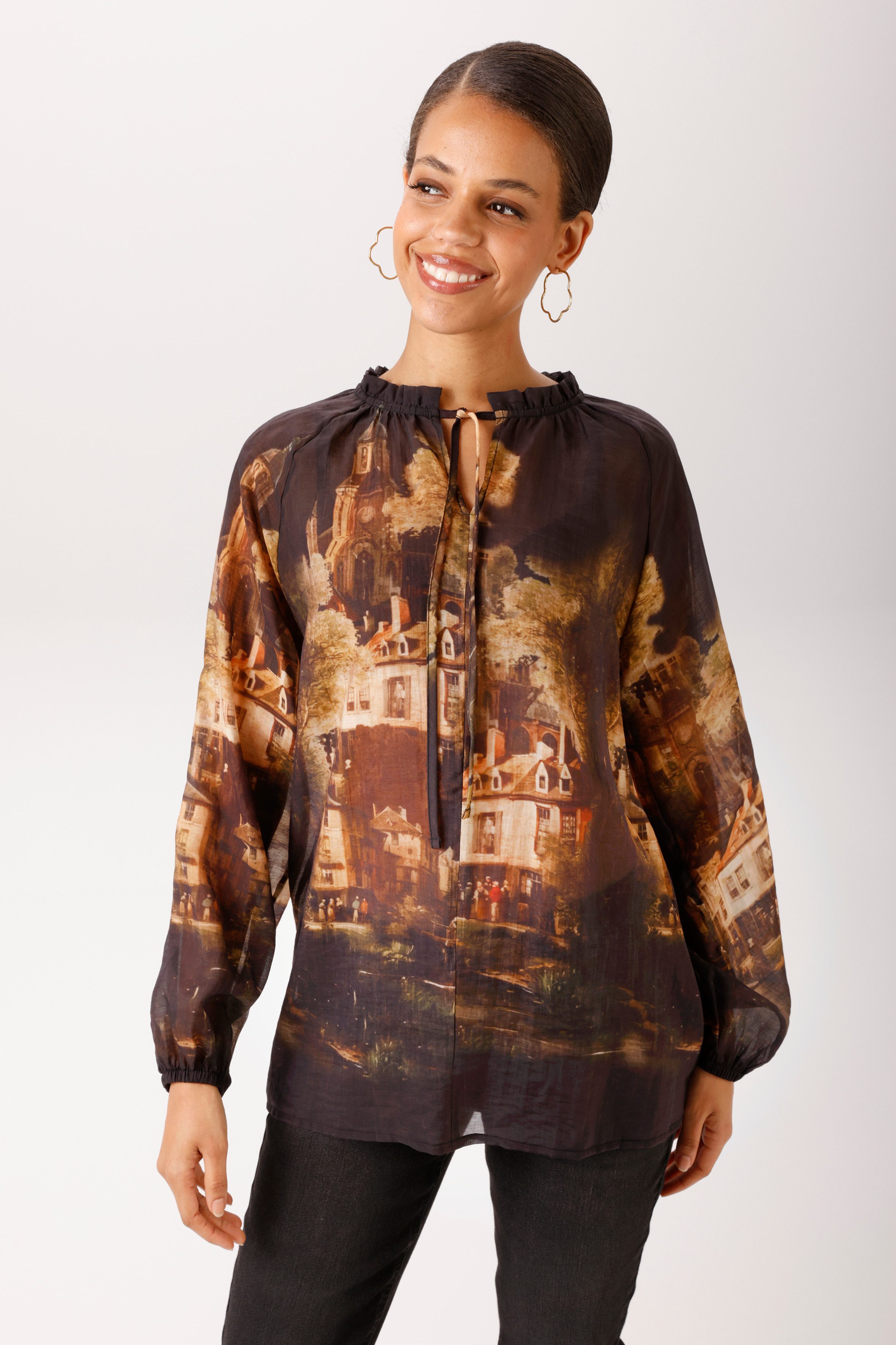 Aniston CASUAL Schlupfbluse mit nostalgischen Stadt-Bild bedruckt - NEUE KOLLEKTION. € 39,99, (€ 39,99 pro 1 Stk).