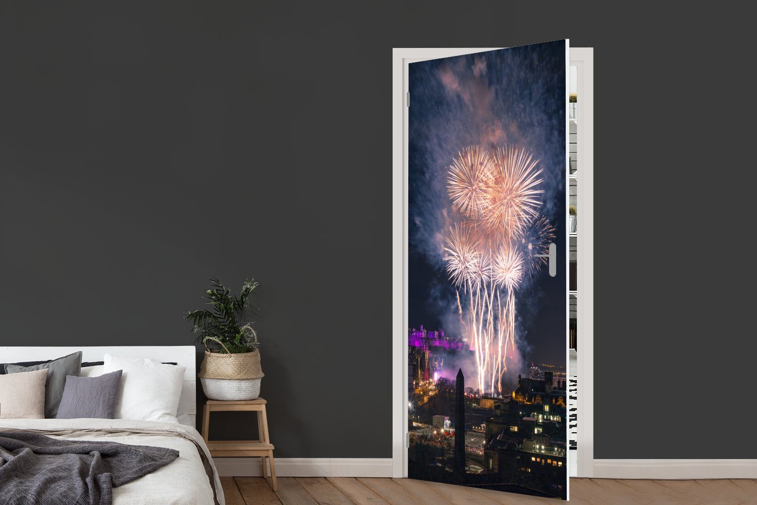 bedruckt, Tür, - 75x205 cm Türaufkleber, für Feuerwerk - Edinburgh, Fototapete (1 St), MuchoWow Matt, Licht Türtapete