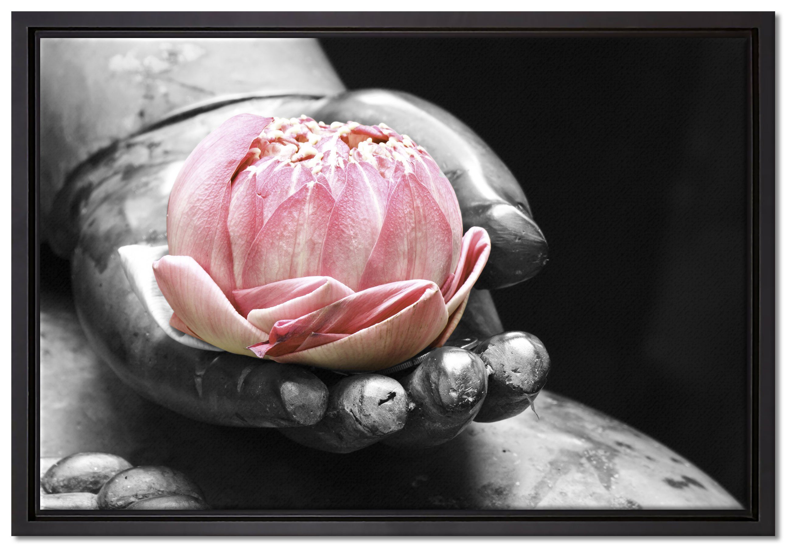 Pixxprint Leinwandbild Lotus in einer Hand eines Buddhas, Wanddekoration (1 St), Leinwandbild fertig bespannt, in einem Schattenfugen-Bilderrahmen gefasst, inkl. Zackenaufhänger