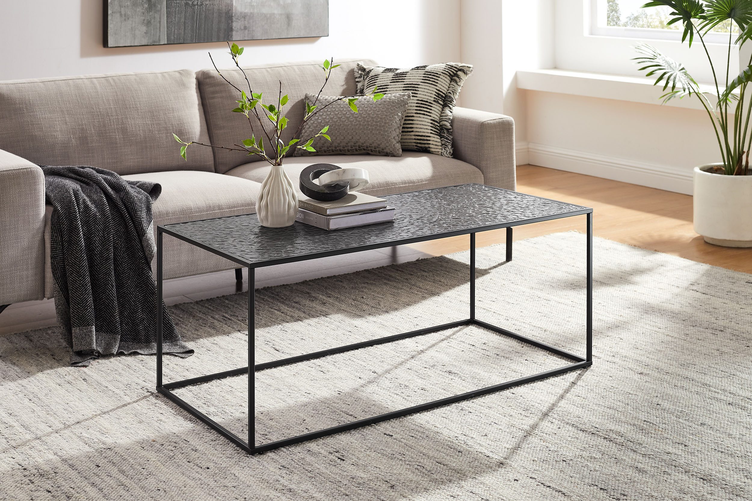 SalesFever Couchtisch Wohnzimmertisch - Design trifft Funktionalität (1-St), Glasplatte mit Strukturoptik