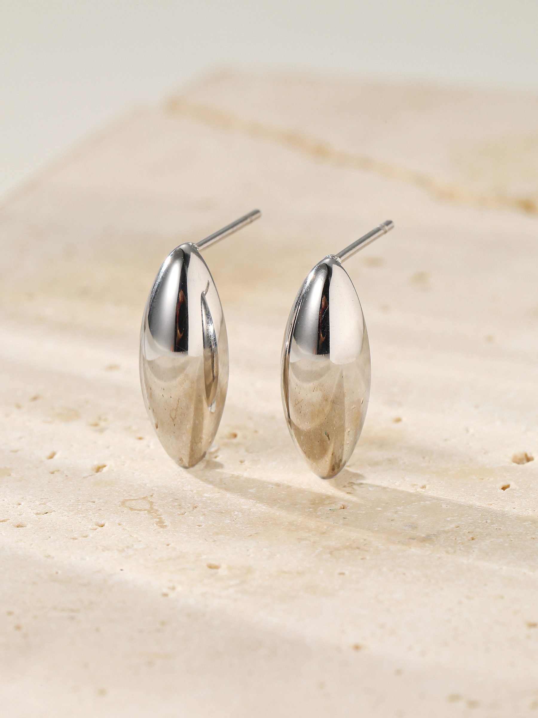 Hey Happiness Paar Ohrstecker Damen Marquise – Minimalistischer Edelstahl Ohrschmuck, 18K vergoldete Ohrringe für Stacking- & Layering-Looks – Bild 4 von 5