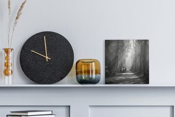 OneMillionCanvasses® Leinwandbild Hirsch auf der Straße im Wald - schwarz und weiß, (1 St), Leinwand Bilder für Wohnzimmer Schlafzimmer