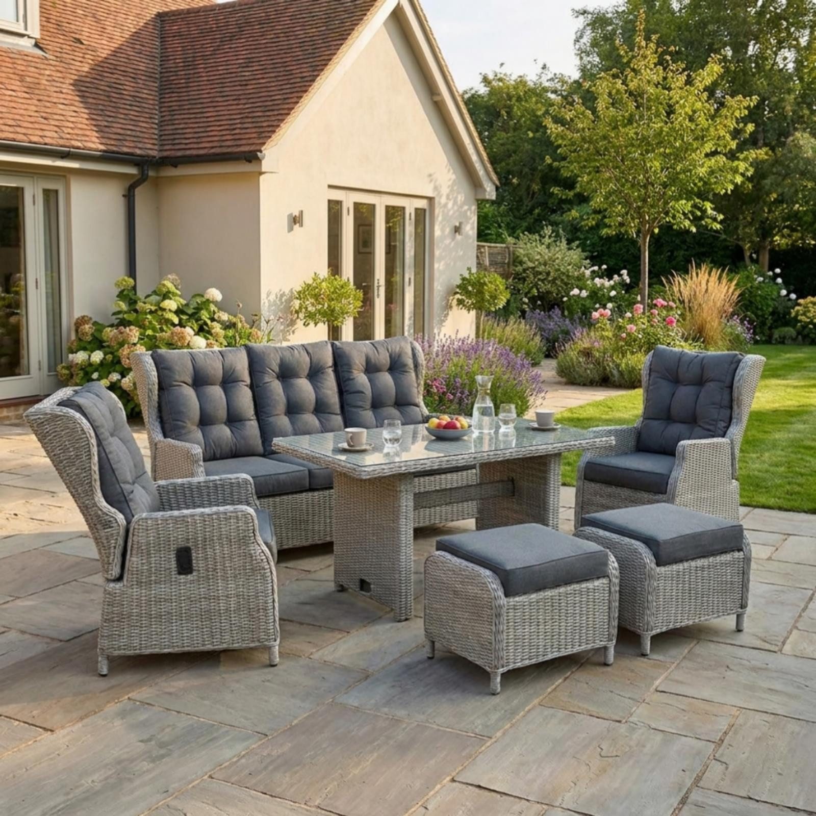 bellavista - Home&Garden® Gartenlounge-Set Dininglounge-Set Canelli 7 Personen Polyrattan grau Aluminium, (Set, 6-tlg., 1 Sofa, 2 Sessel, 2 Hocker, 1 Tisch, inkl. Auflagen), grau, Polyrattan, für 7 Personen, wetterfest - Garten, Terrasse