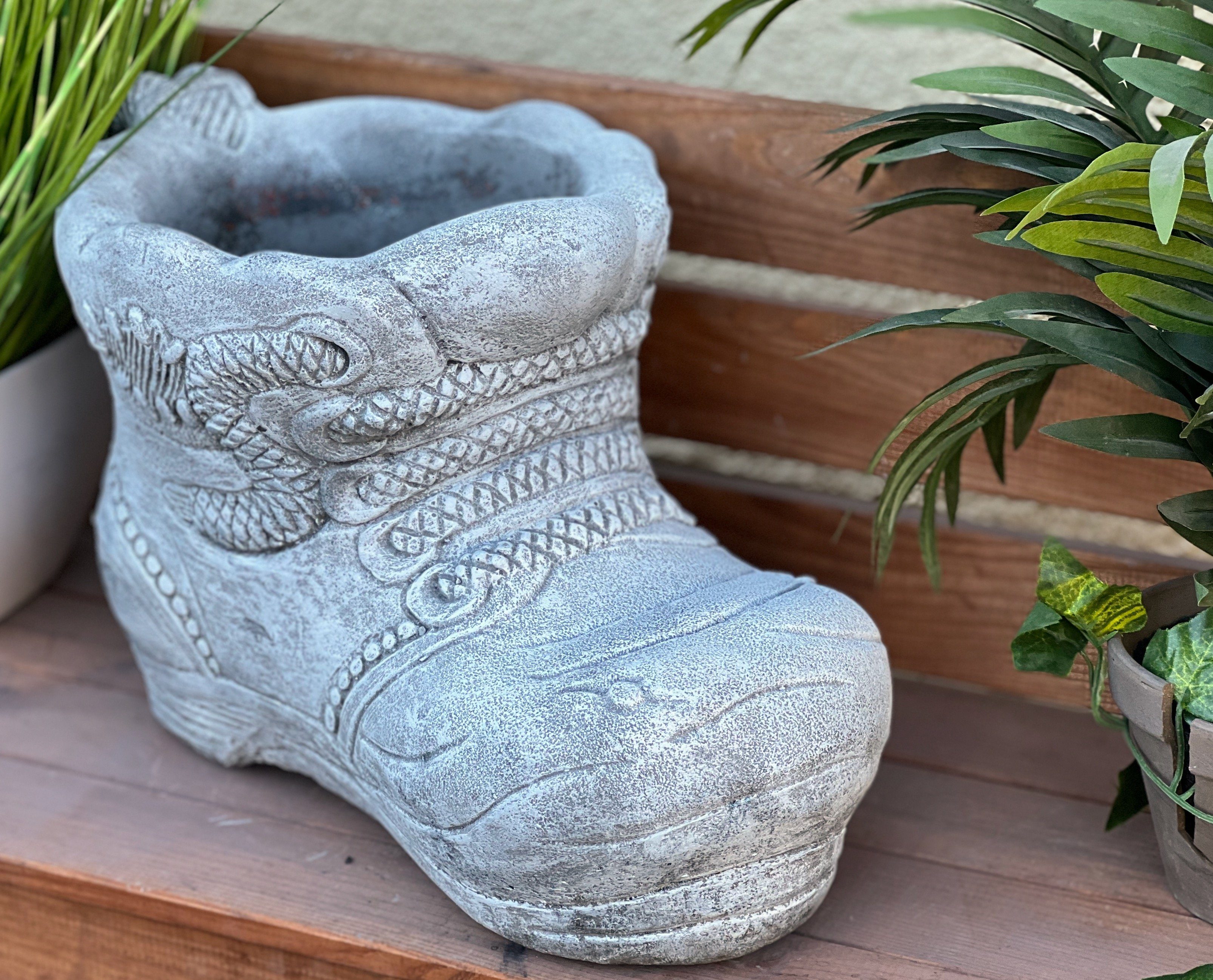Stone and Style Gartenfigur Steinfigur Pflanzschale Stiefel XL Steinguss frostfest 14 kg
