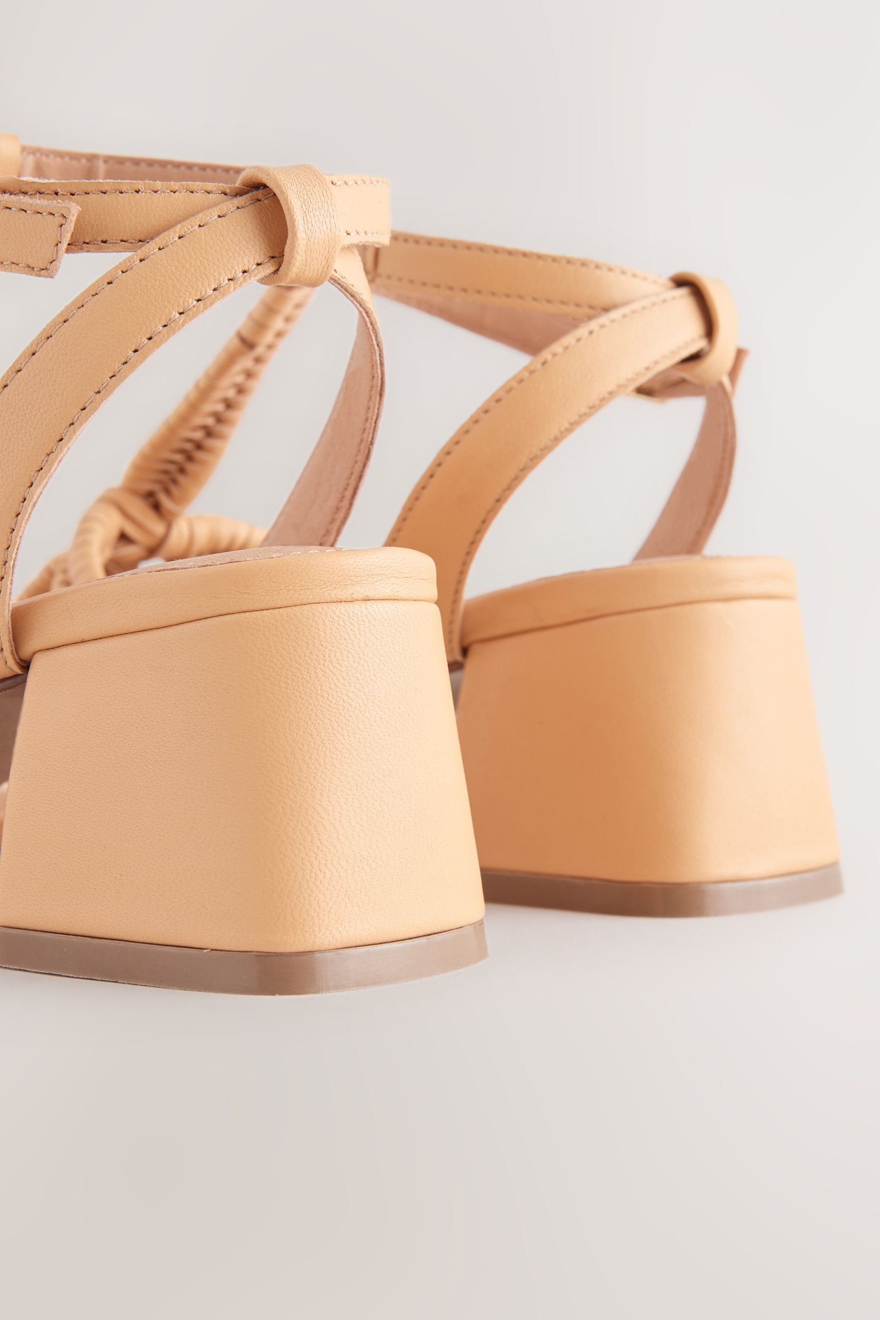 Next Forever Comfort® Ledersandalen mit Blockabsatz Sandale (1-tlg)