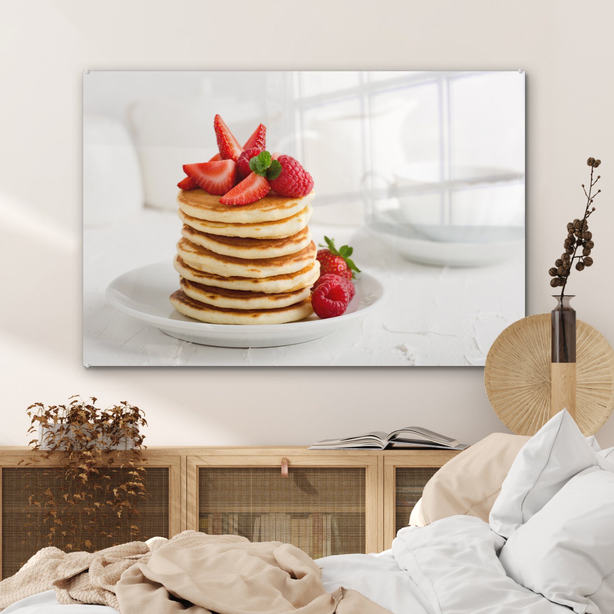 mit weißem Wohnzimmer MuchoWow Teller, St), Schlafzimmer frischen Acrylglasbild (1 auf Erdbeeren Pfannkuchen Acrylglasbilder &