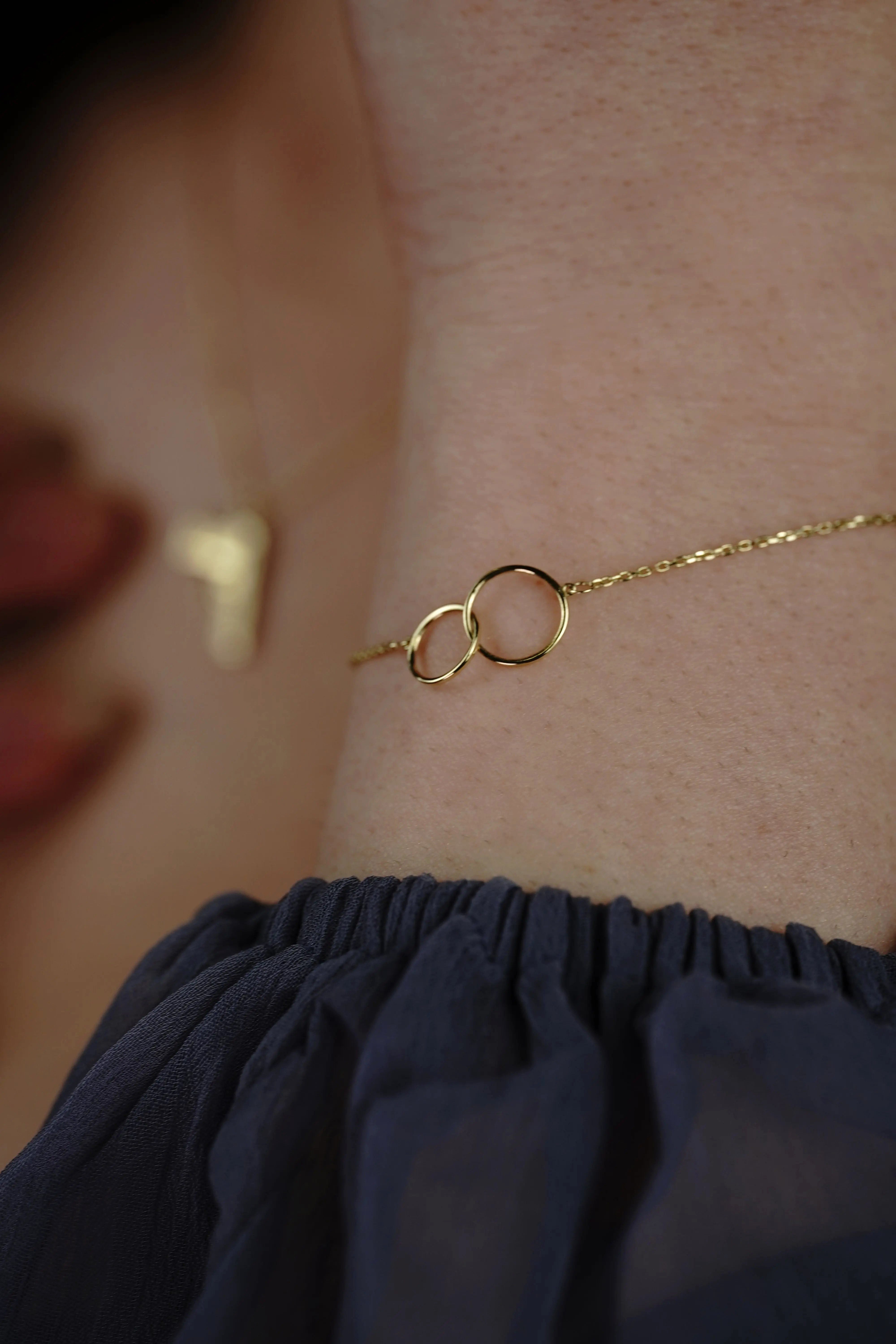 Suzan Gold Charm-Armband 375er Gold Armband – verschlungene Glieder, stilvoller Schmuck, Gelbgold 375, Länge: 17+2cm