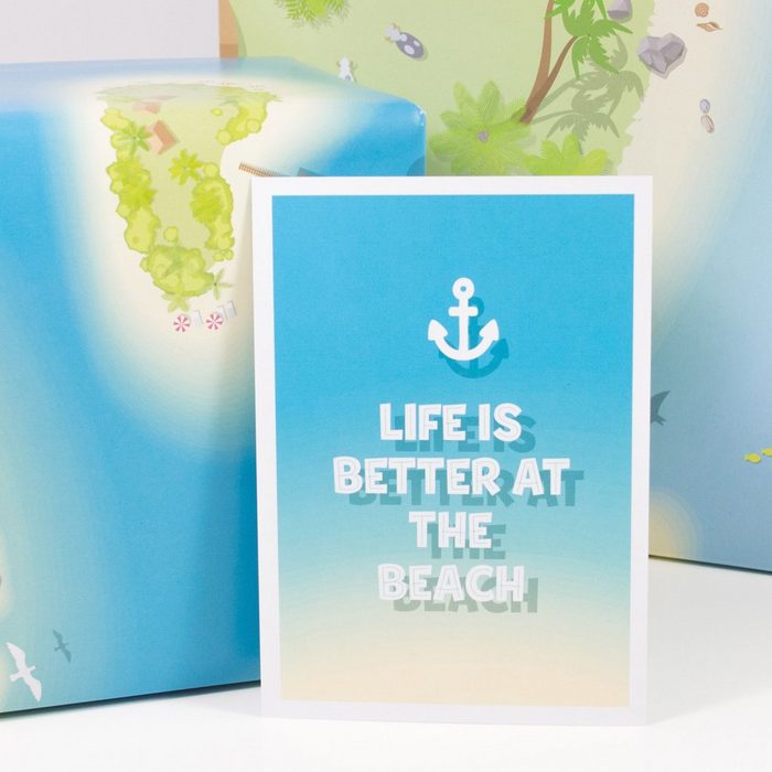 Bow & Hummingbird Postkarte Postkarte Life is better at the beach 100 % Recyclingpapier