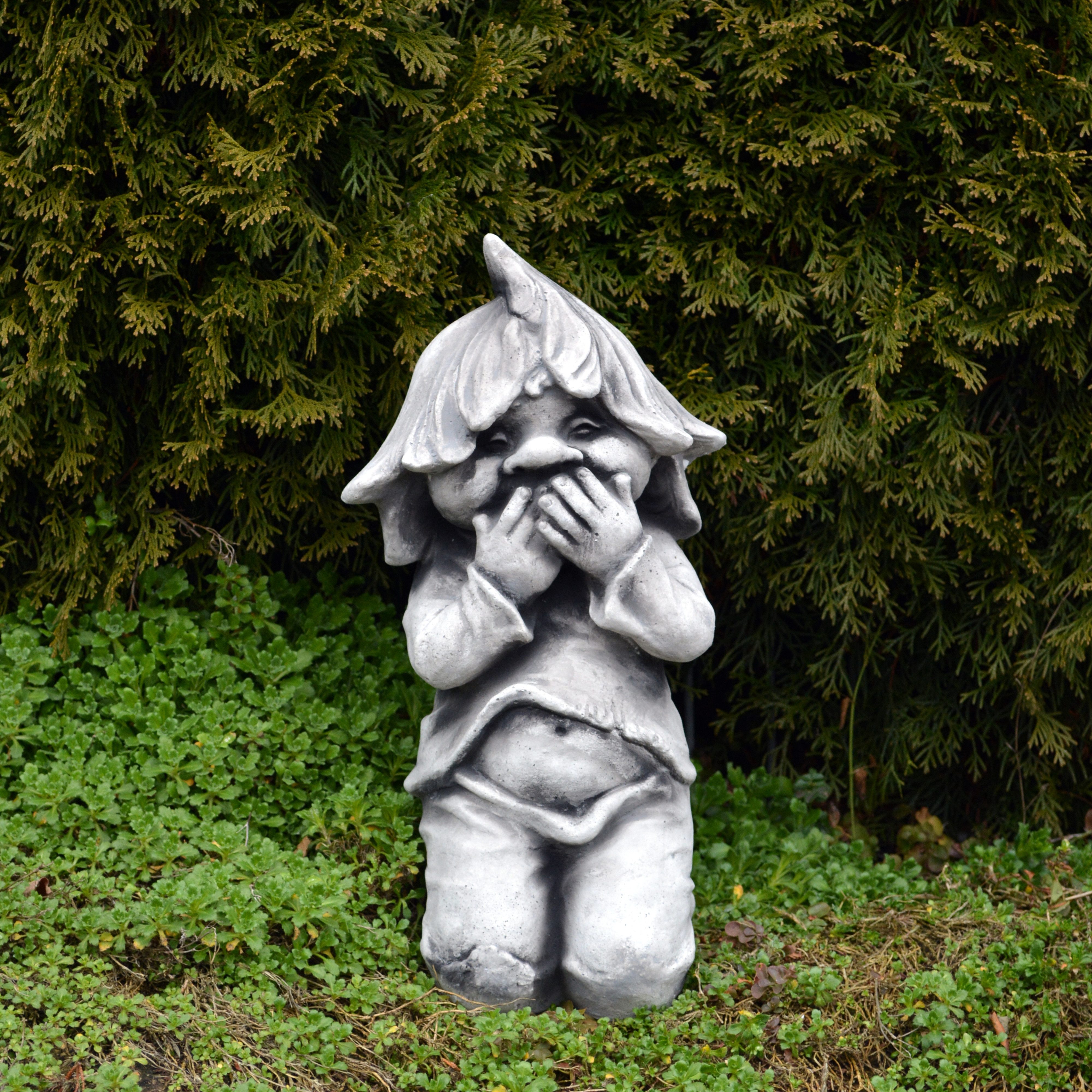 gartendekoparadies.de Gartenfigur Gnom als Stiller Beobachter, Steinfigur, H. 38 cm, 9 kg, Frostsicher