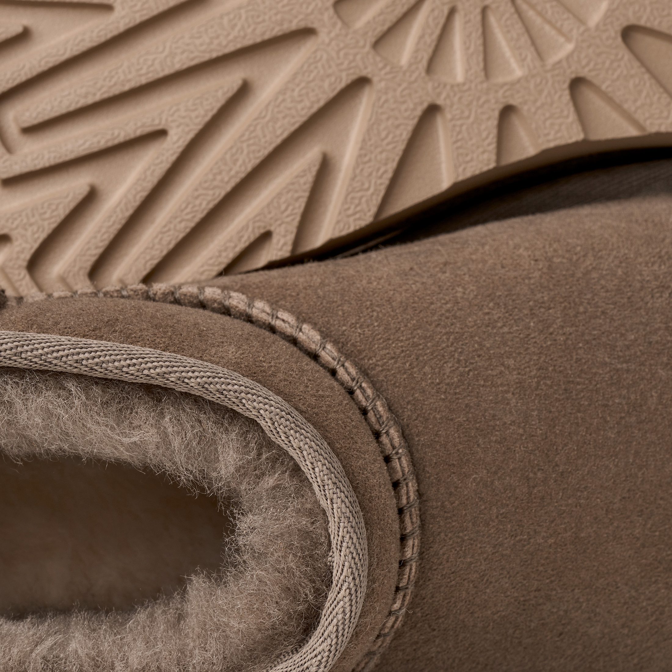 UGG Unisex, W CLASSIC ULTRA MINI Schlupfboots, Bequemschuh, Flats, Hausschuh, Freizeitschuh mit Logopatch