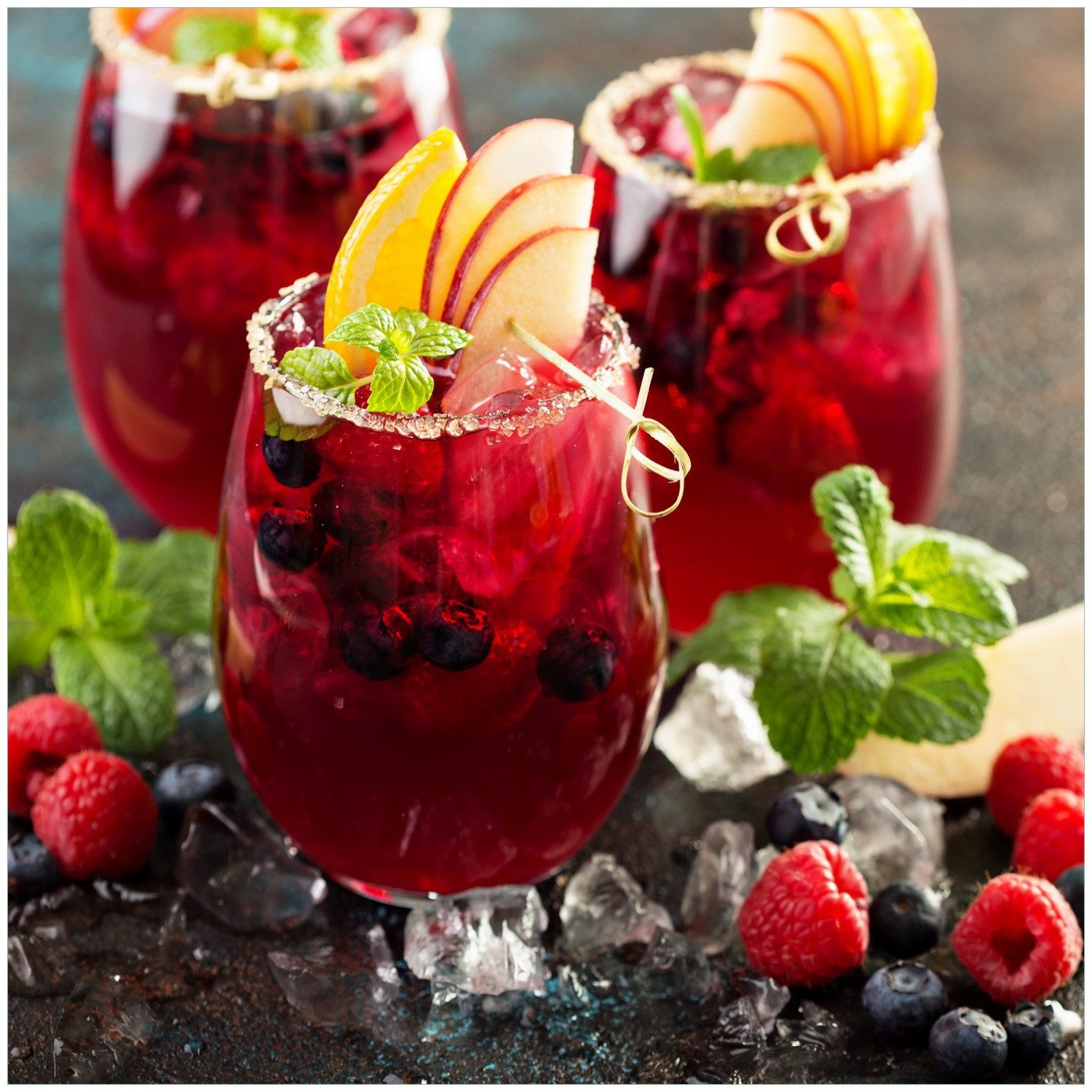 Wallario Möbelfolie Sommerlicher Wildbeerencocktail