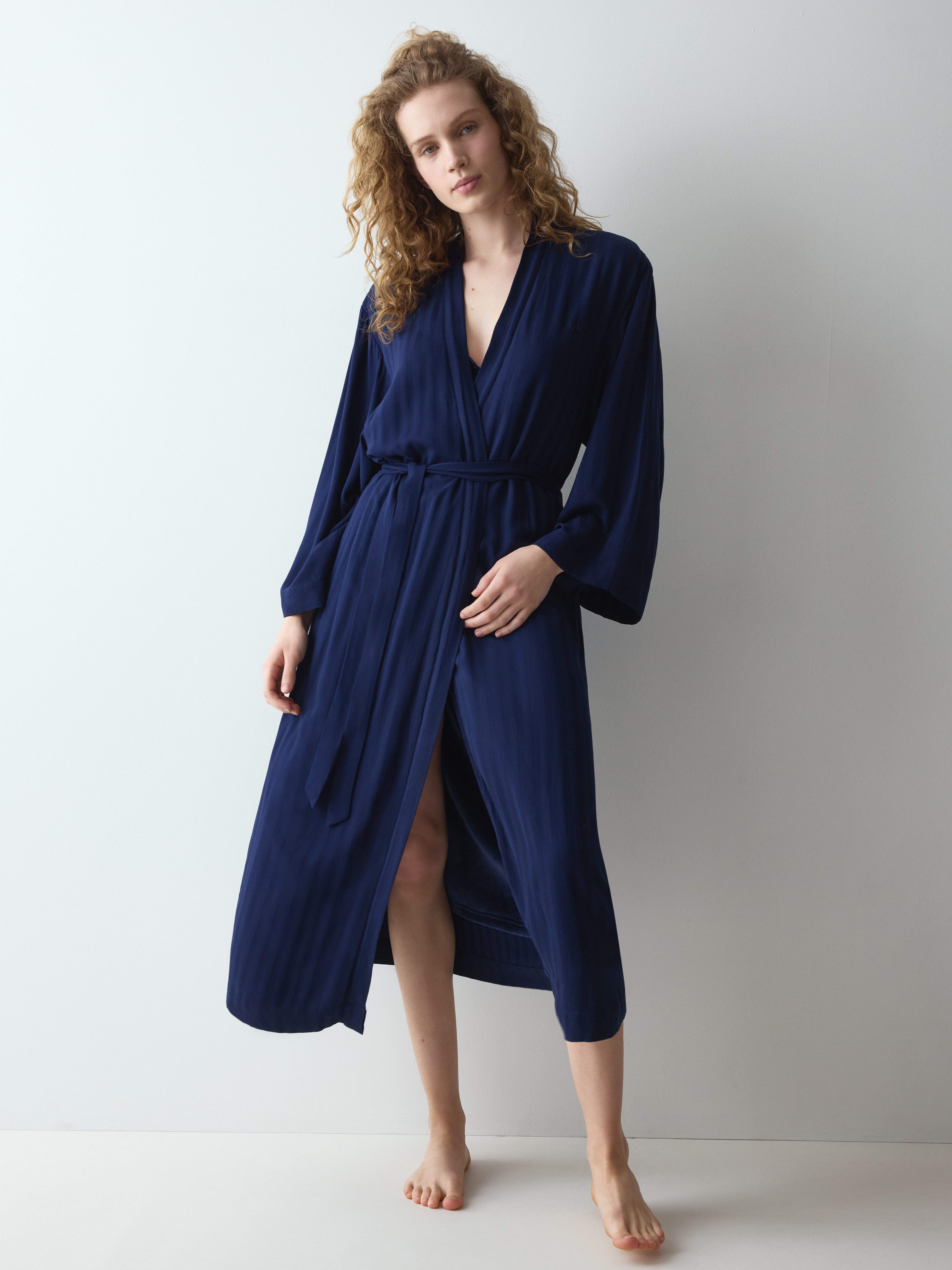 Triumph Morgenmantel Amourette Jacquard Long Robe, elegant und weich