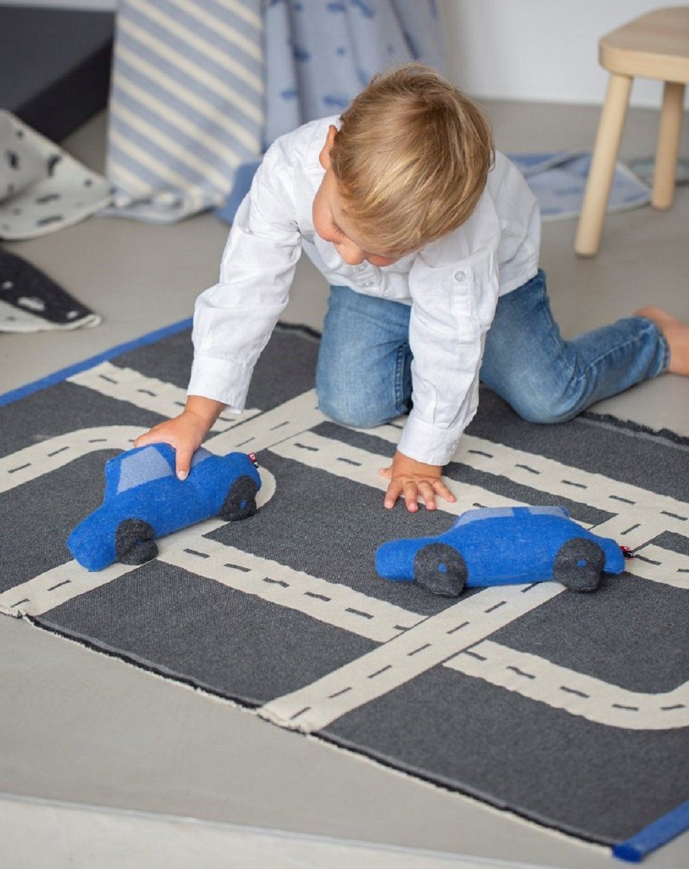 DAVID FUSSENEGGER Teppich Goliath 'Straße' 75 x 120 cm Anthrazit