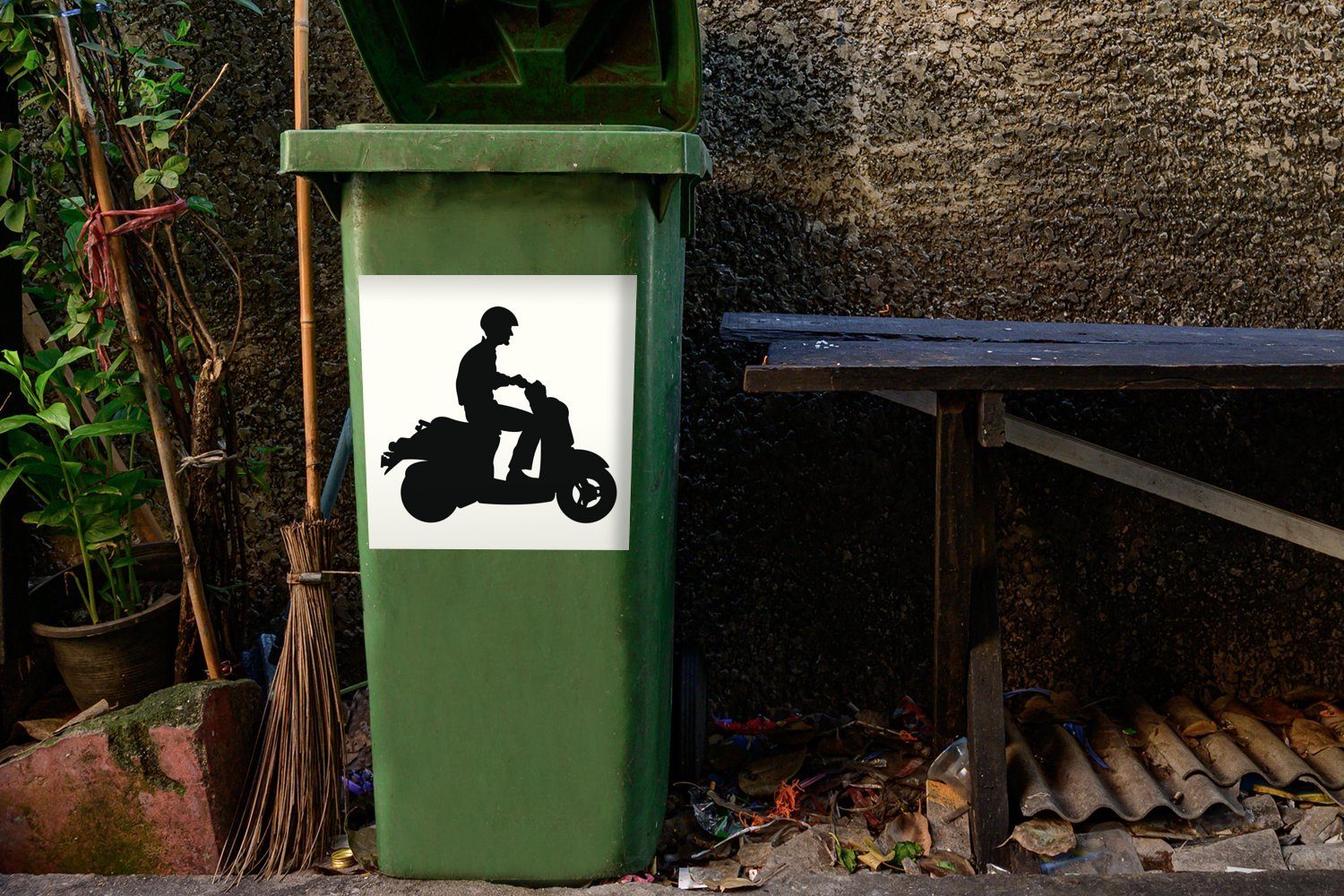 einem in Mülltonne, schwarz-weiß St), Motorroller Wandsticker einer MuchoWow auf (1 Person Container, Abfalbehälter Mülleimer-aufkleber, Illustration Sticker,