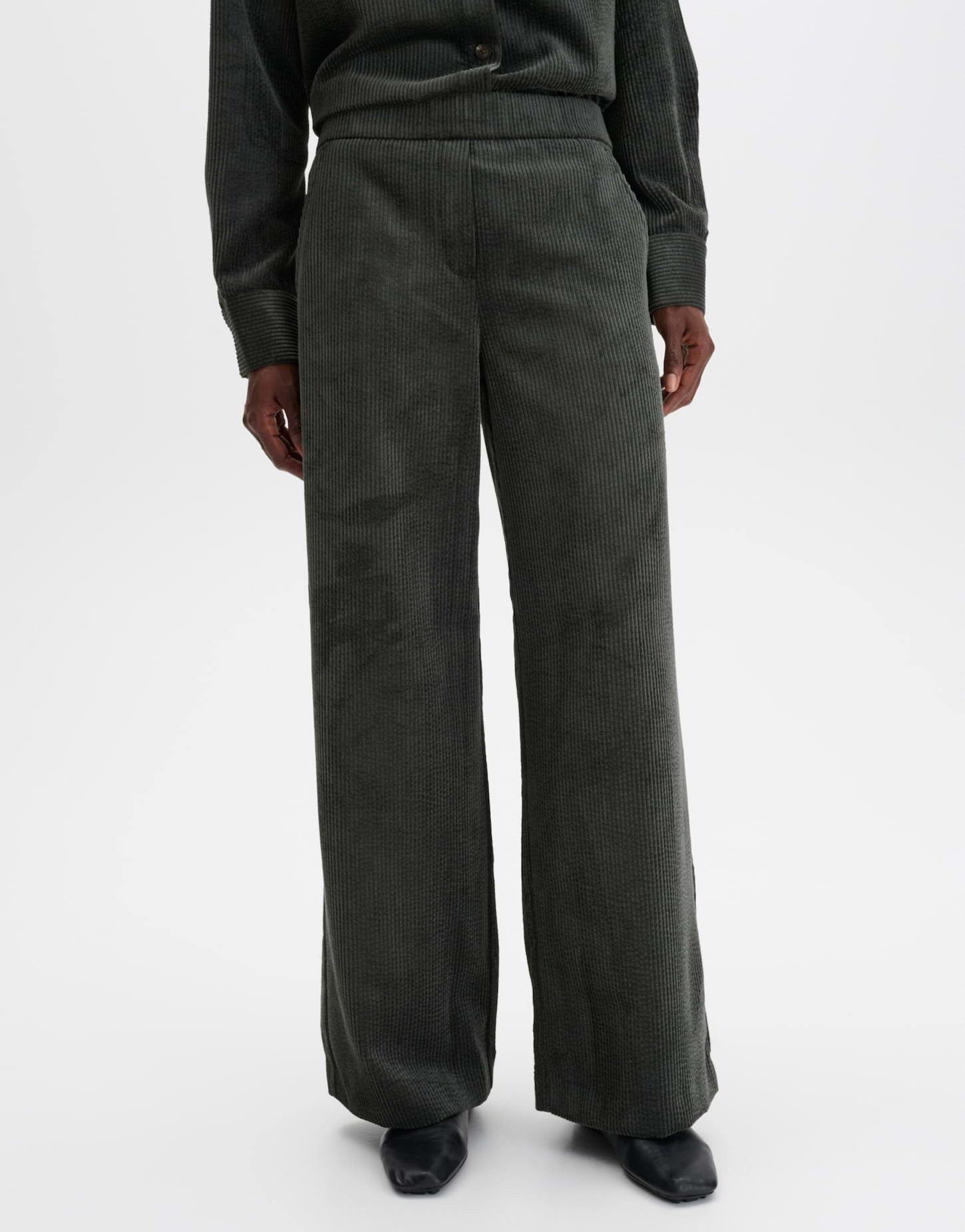 someday Cordhose Catsby corduroy aus weichem Cord Weiter, gerader Beinverlauf mit Rippstruktur und Komfortbund
