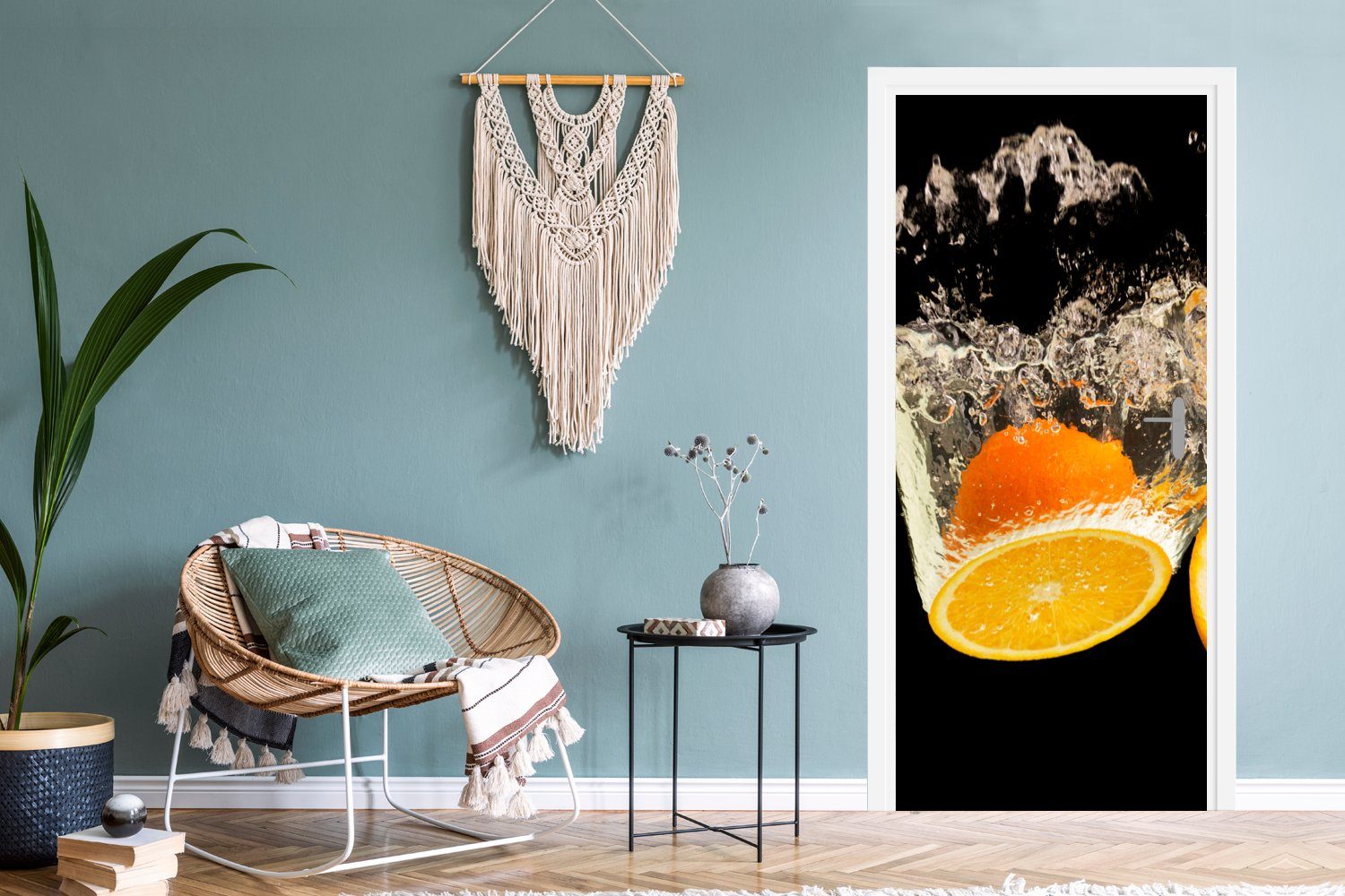 Türaufkleber, - Matt, 75x205 Fototapete (1 cm Türtapete bedruckt, St), Stillleben Schwarz für Obst, - - Orange - Tür, Wasser MuchoWow